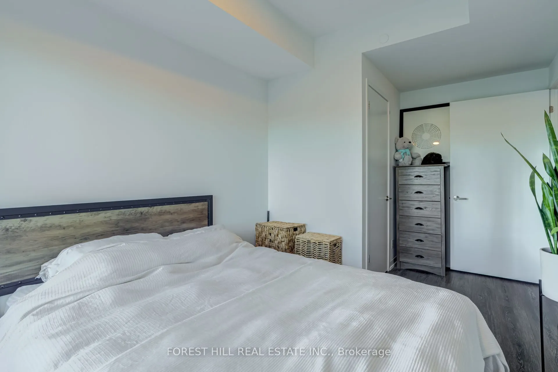 8 Beverley Glen Boulevard #217