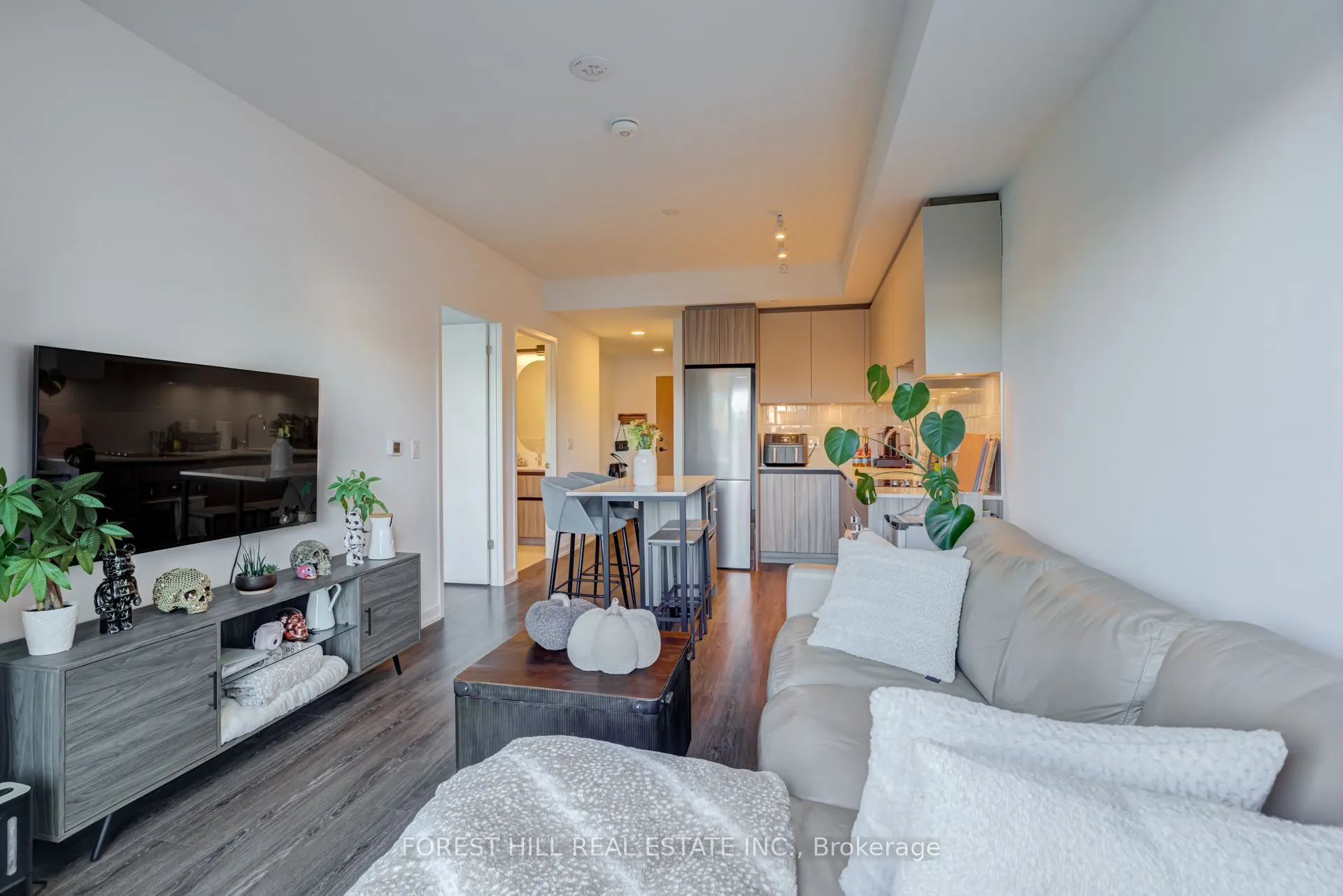 8 Beverley Glen Boulevard #217