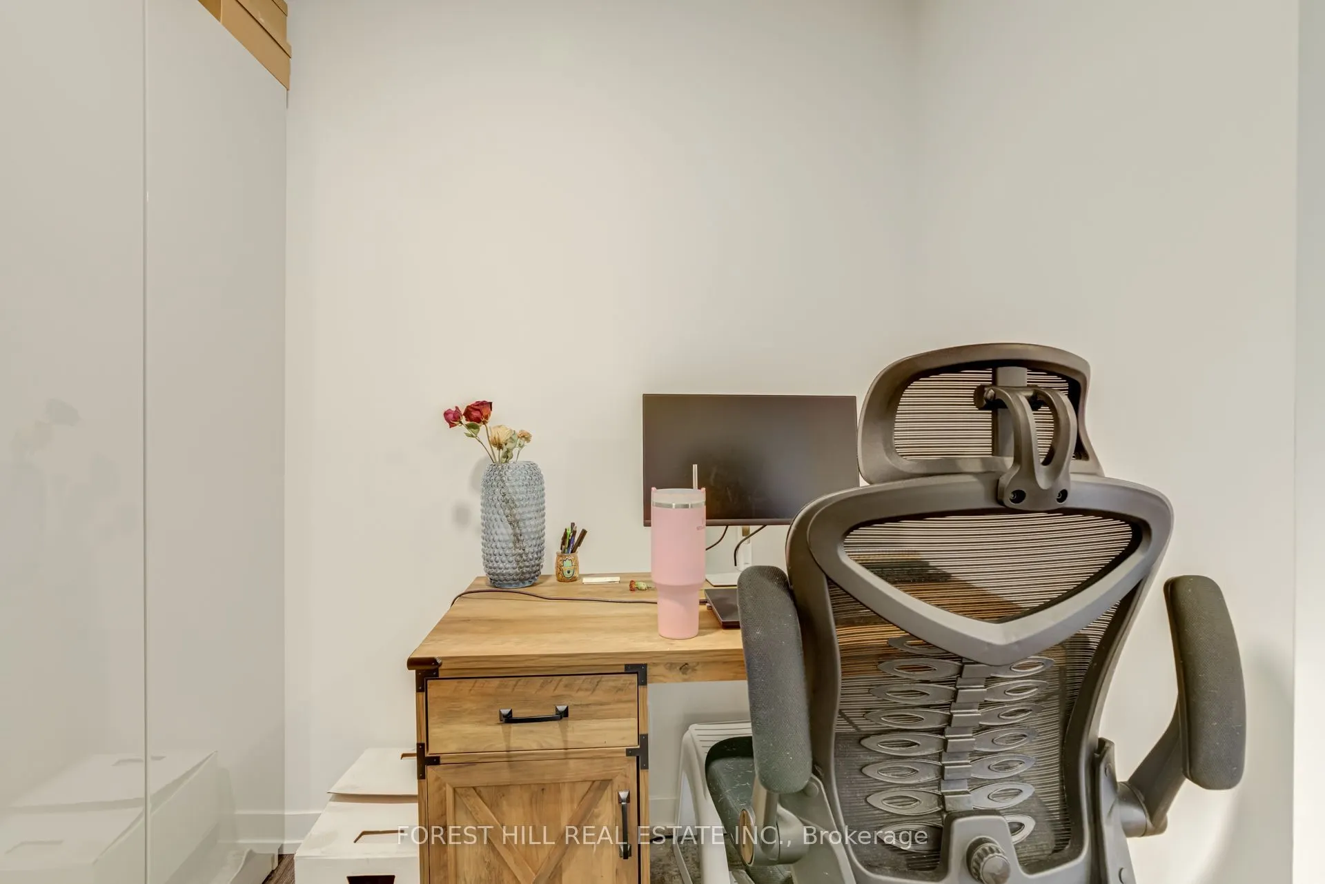 8 Beverley Glen Boulevard #217