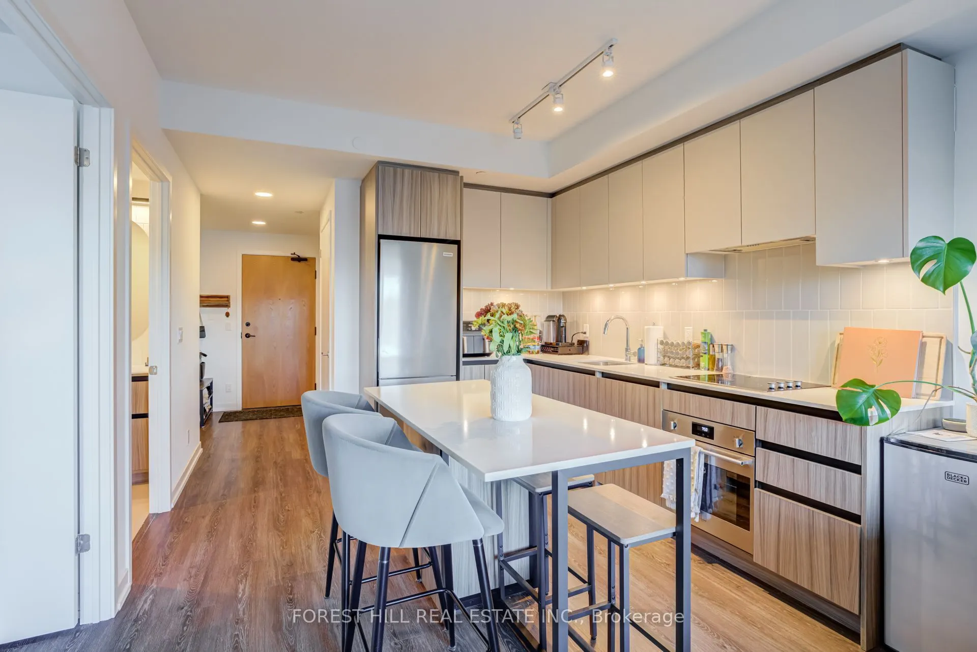 8 Beverley Glen Boulevard #217