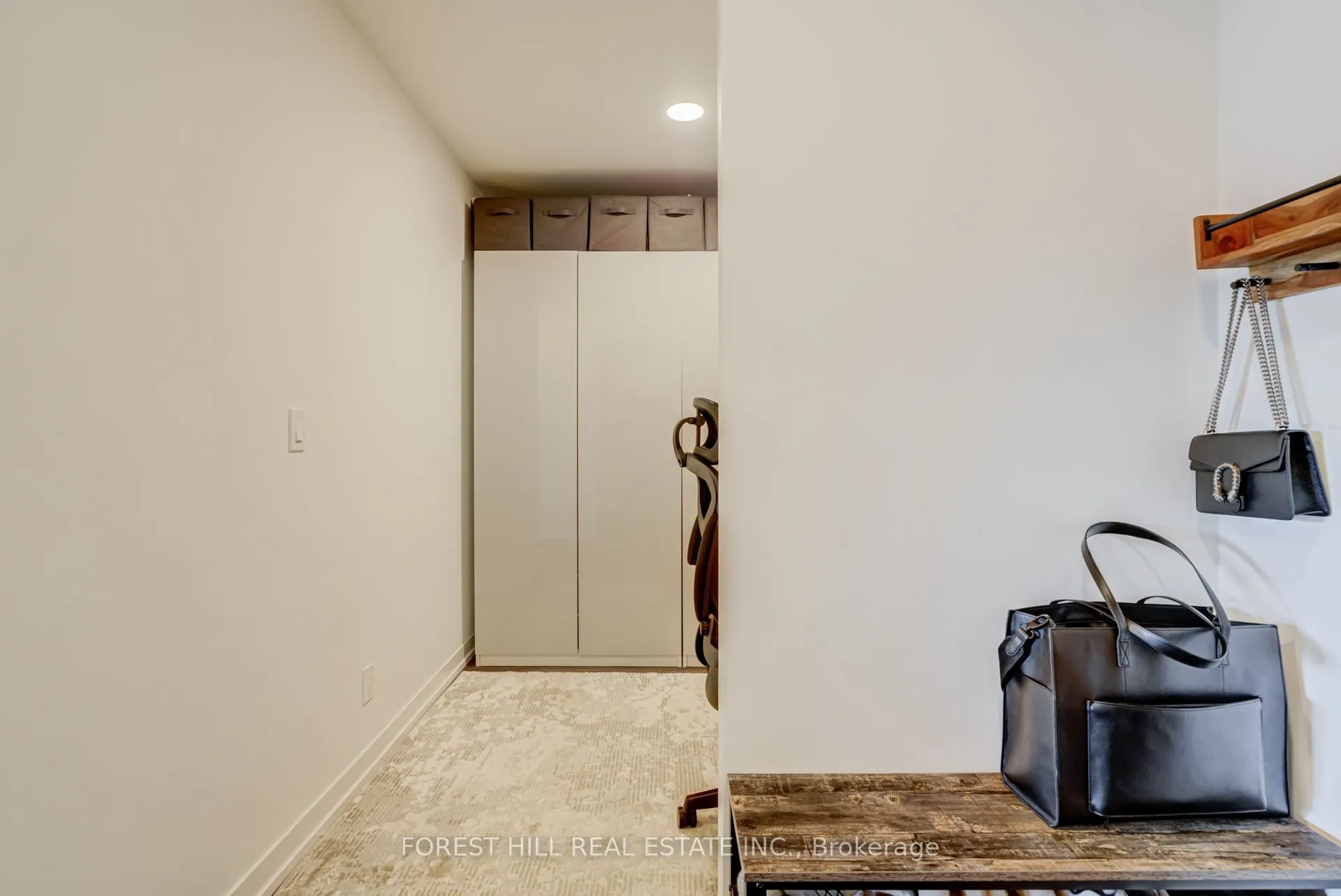 8 Beverley Glen Boulevard #217