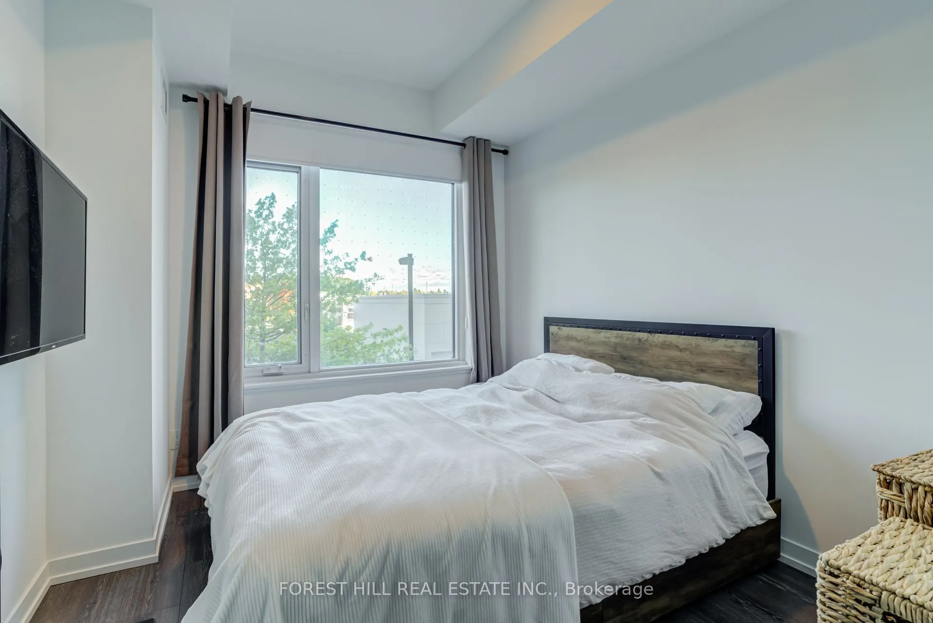 8 Beverley Glen Boulevard #217