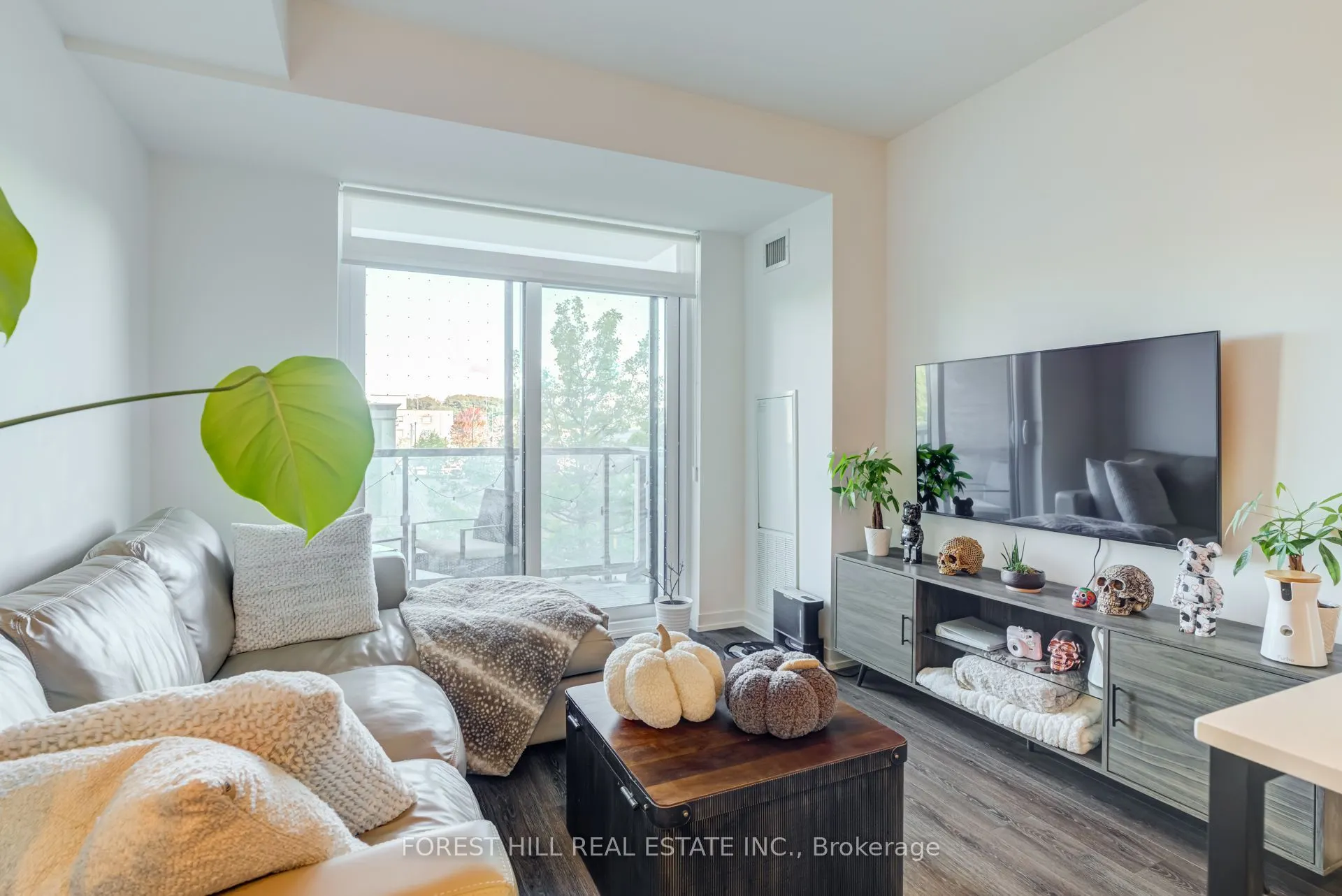 8 Beverley Glen Boulevard #217