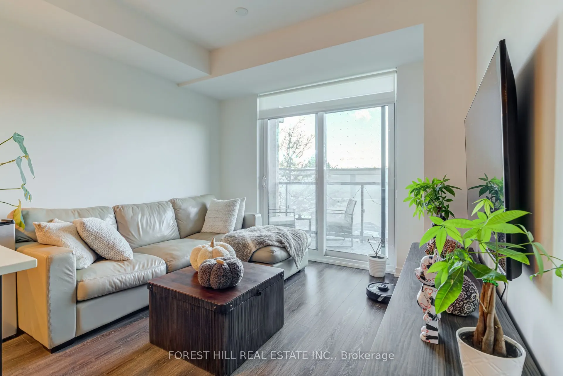 8 Beverley Glen Boulevard #217