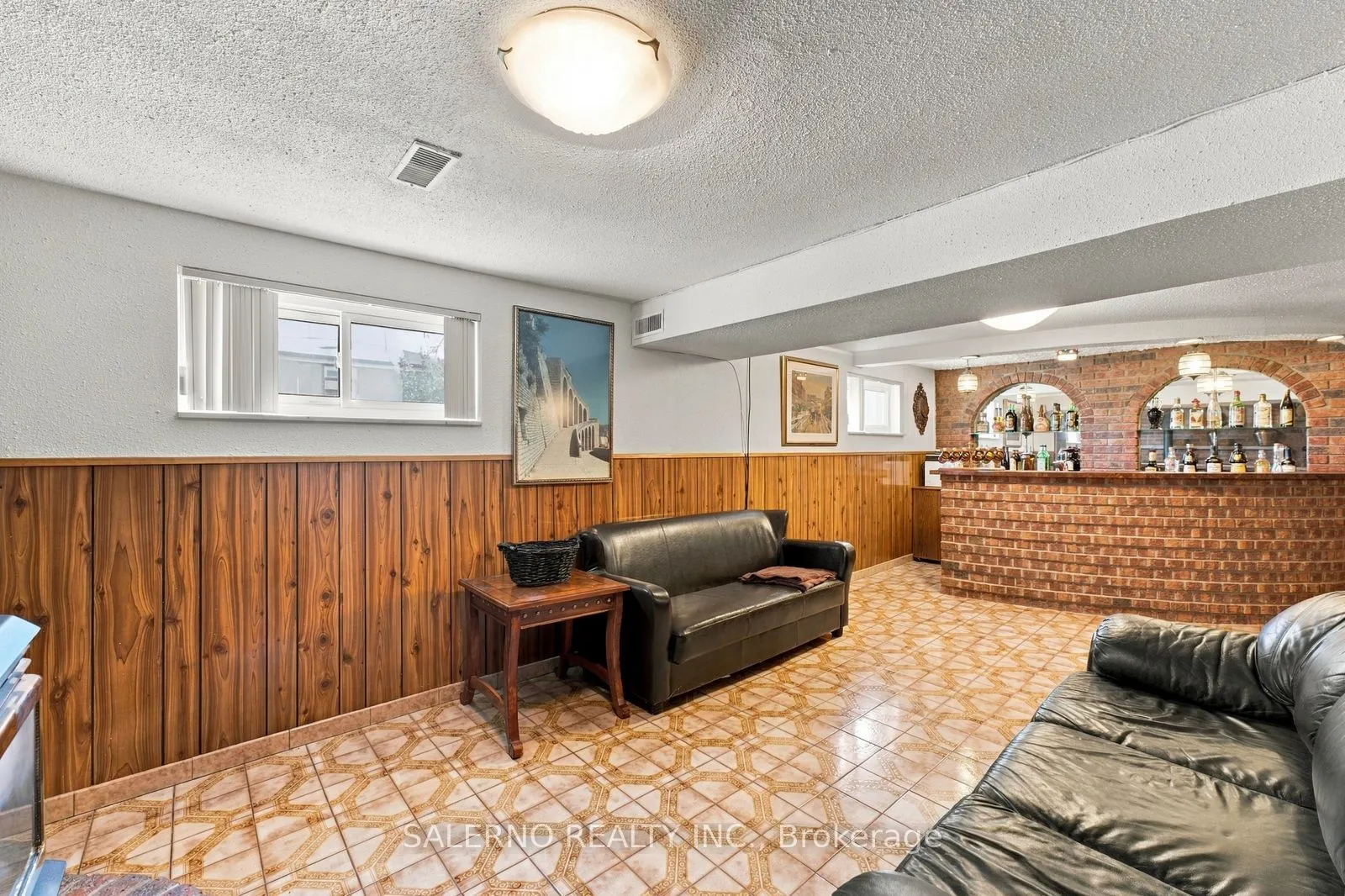 467 Woodbridge Avenue