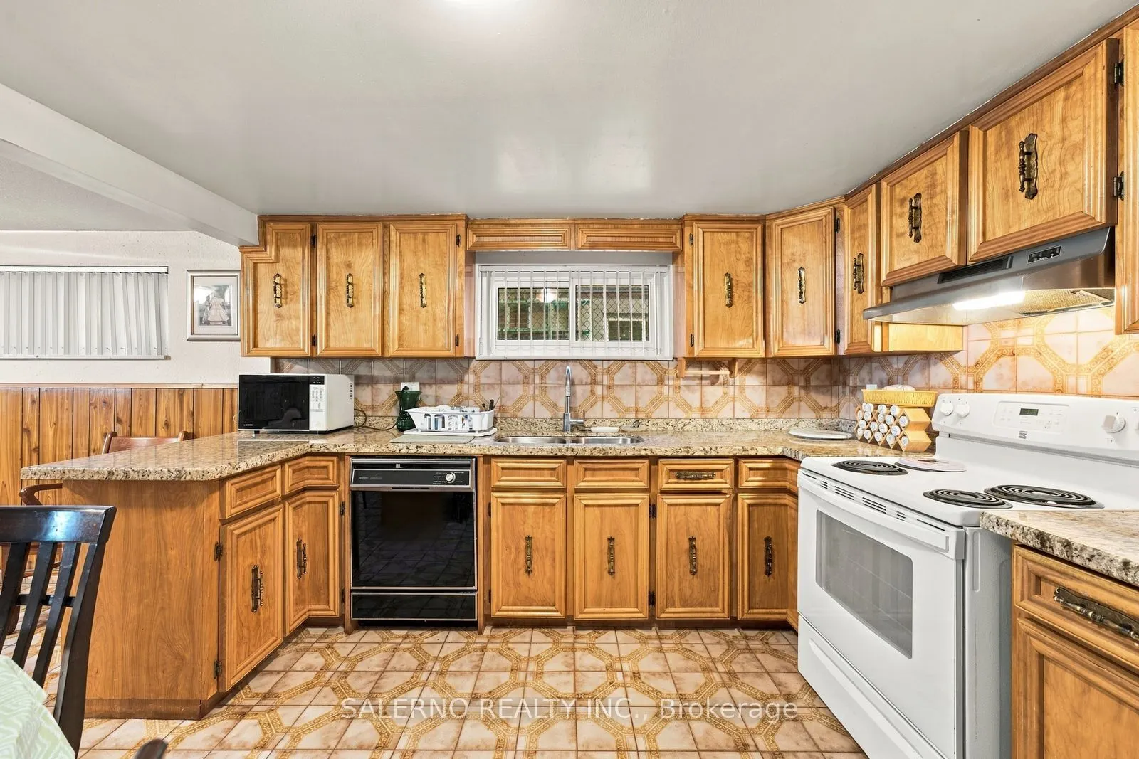 467 Woodbridge Avenue