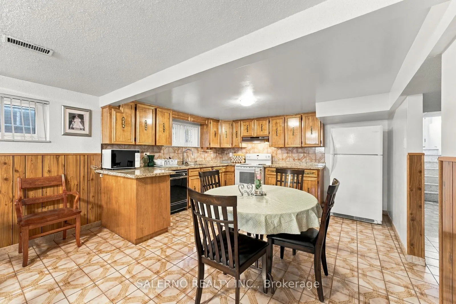 467 Woodbridge Avenue