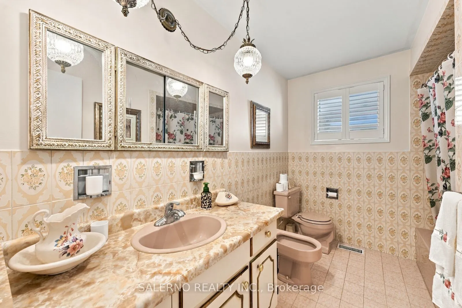 467 Woodbridge Avenue