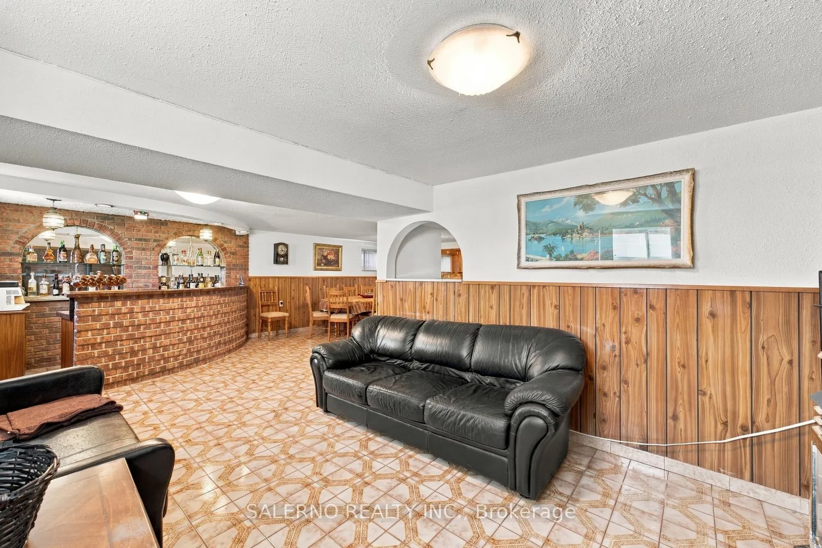 467 Woodbridge Avenue