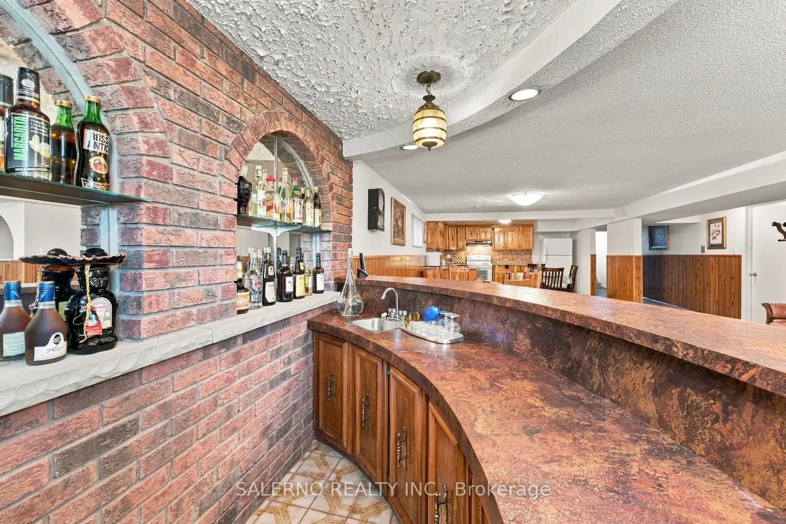 467 Woodbridge Avenue