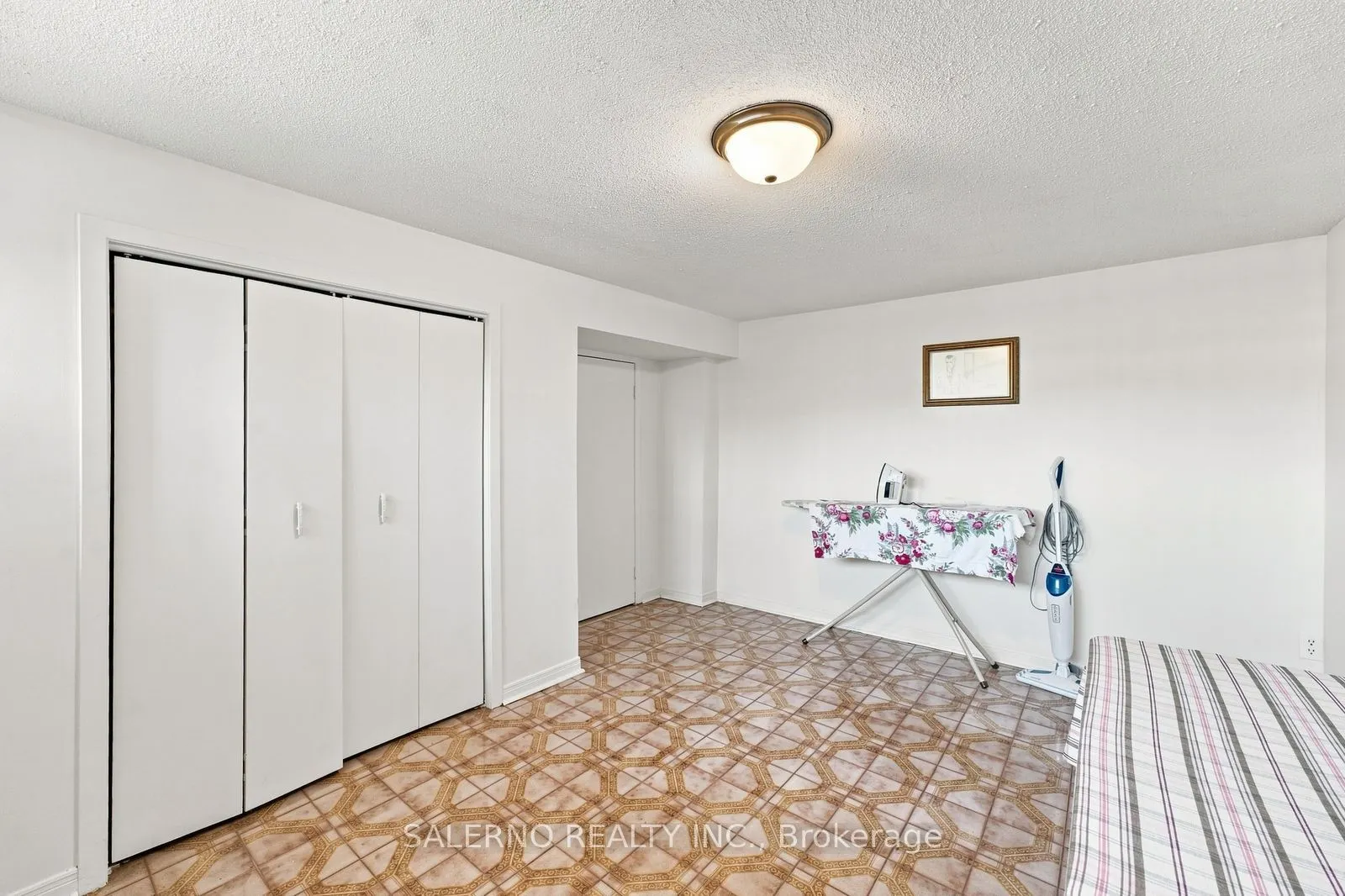 467 Woodbridge Avenue