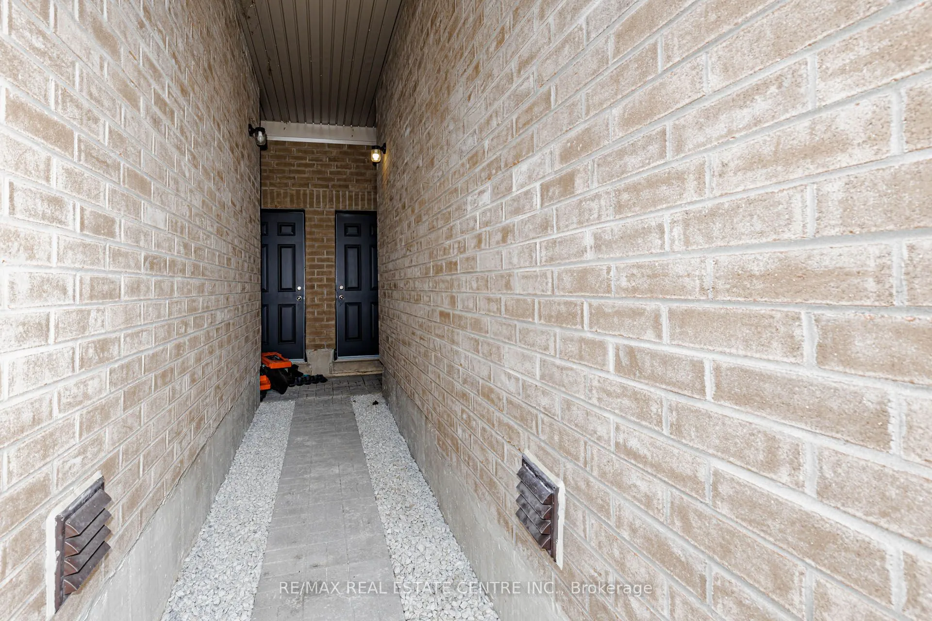 9 Mayapple Street