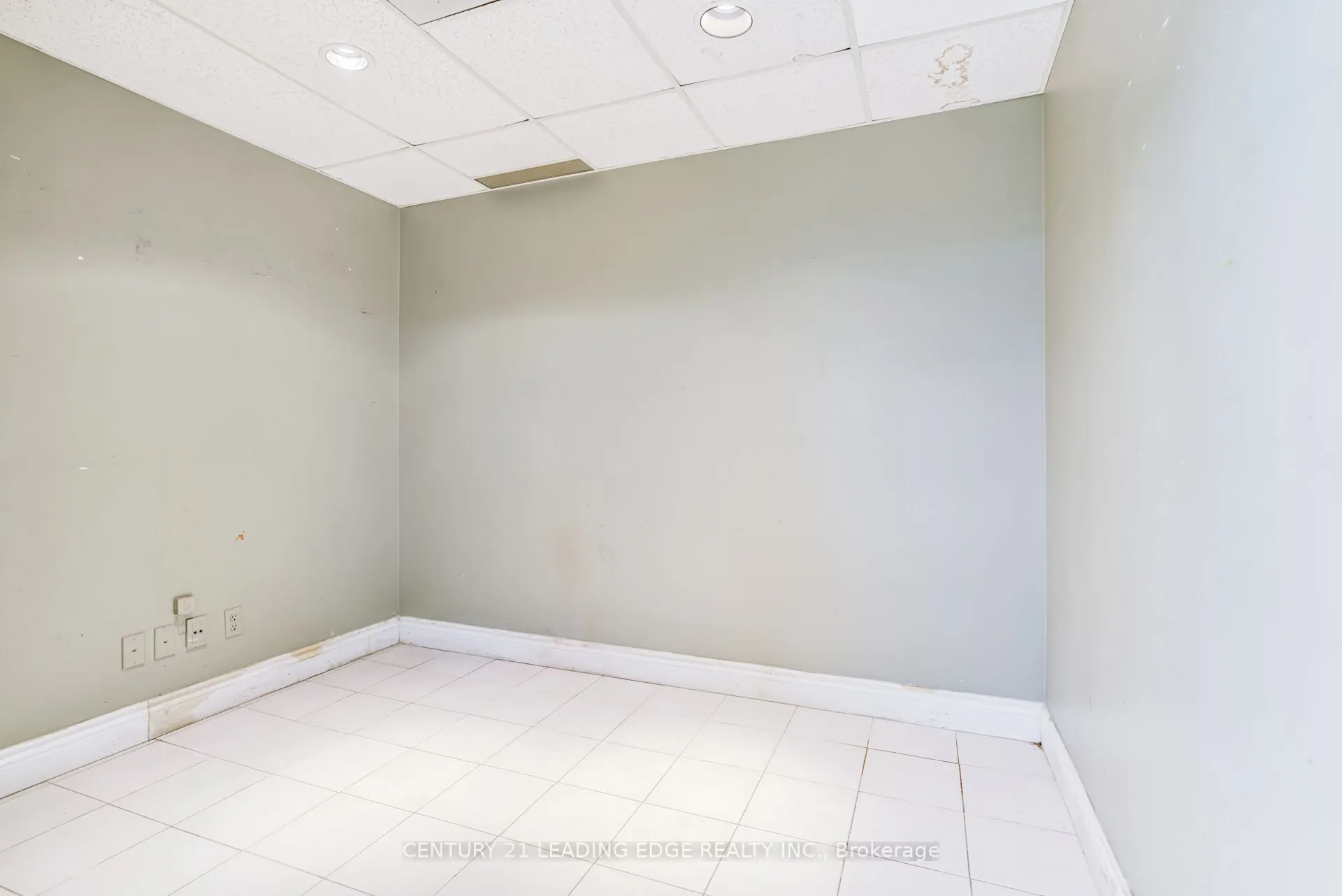 7601 Jane Street #2ND FLR