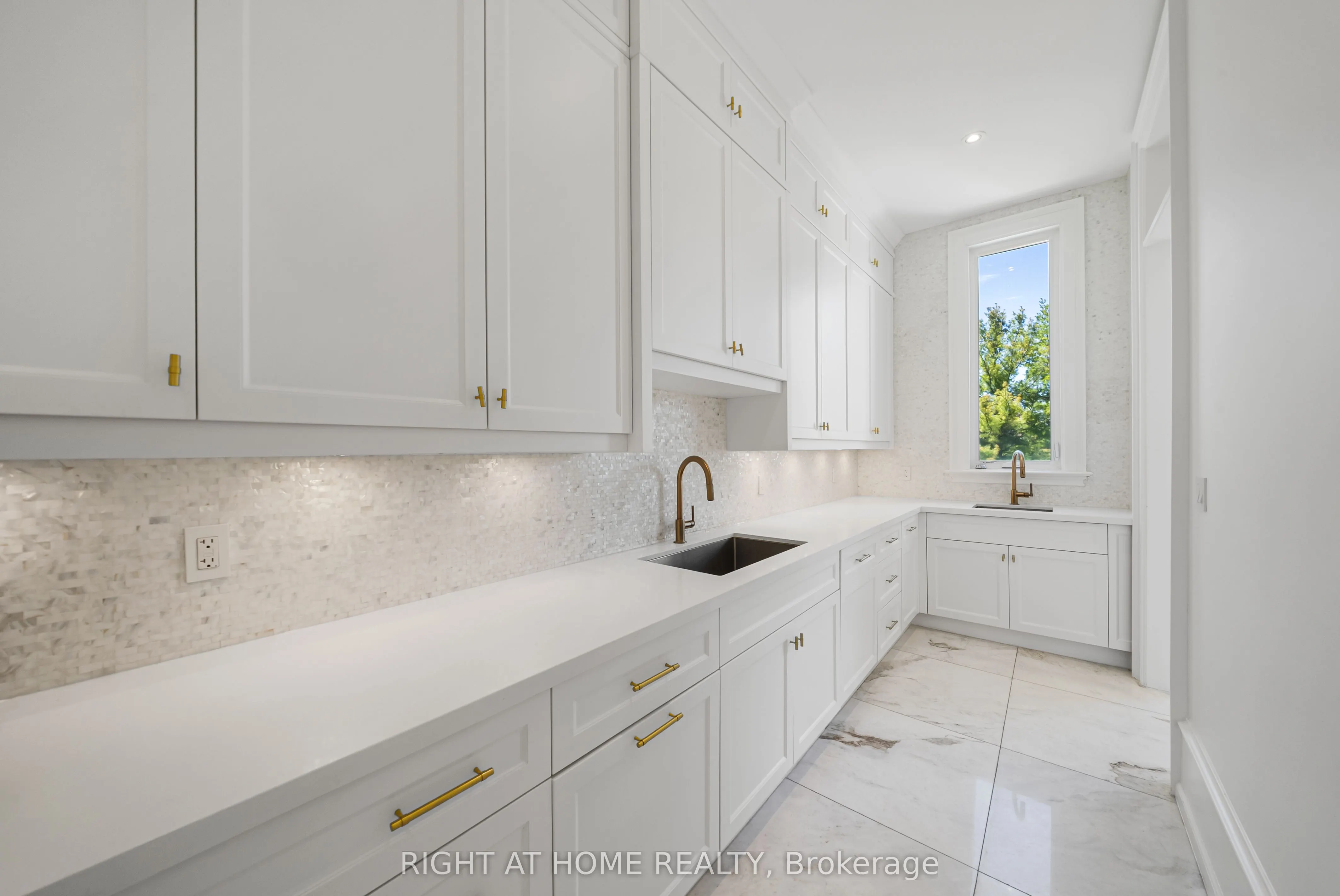 16 Sirona's Lane