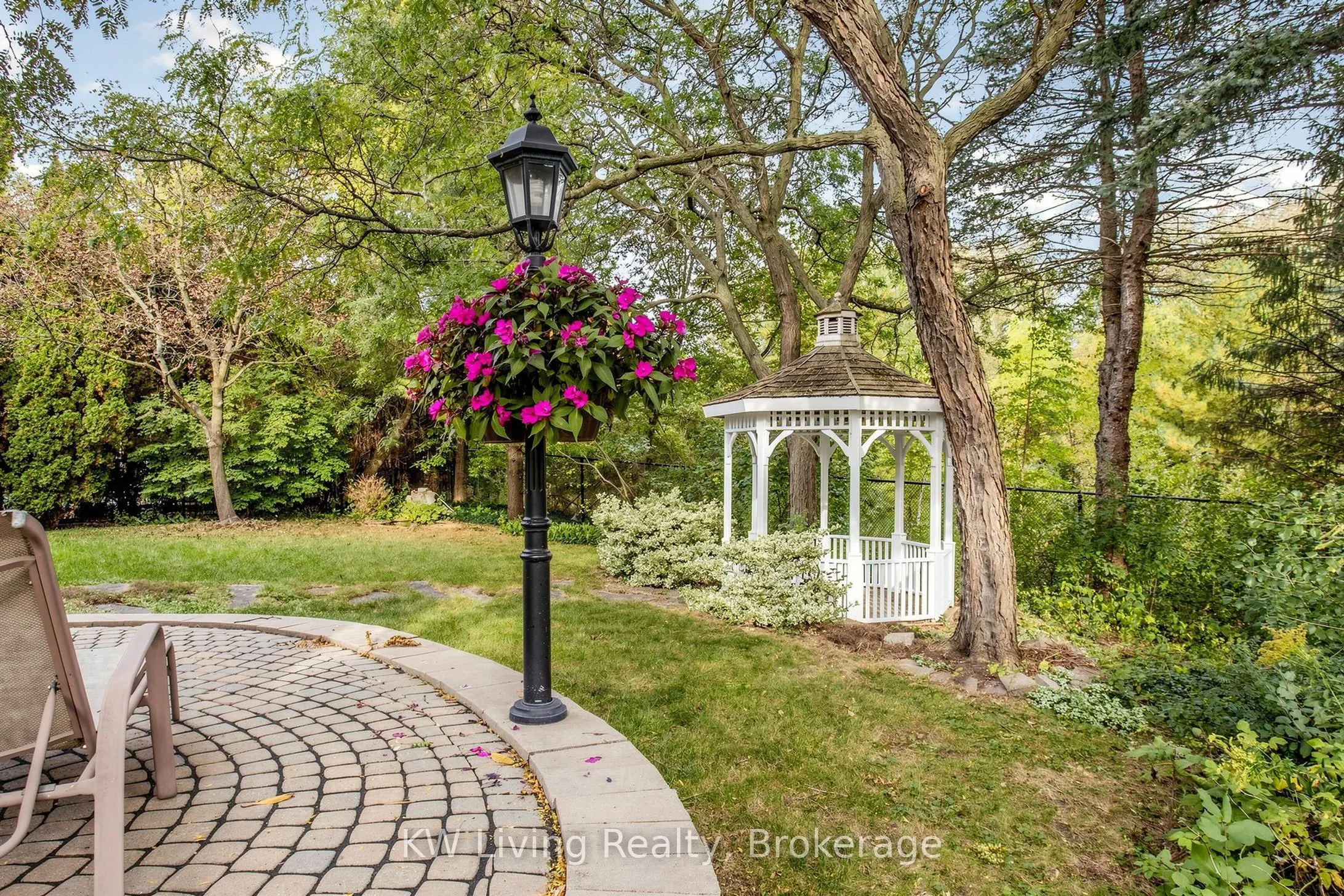 53 Brookshill Crescent