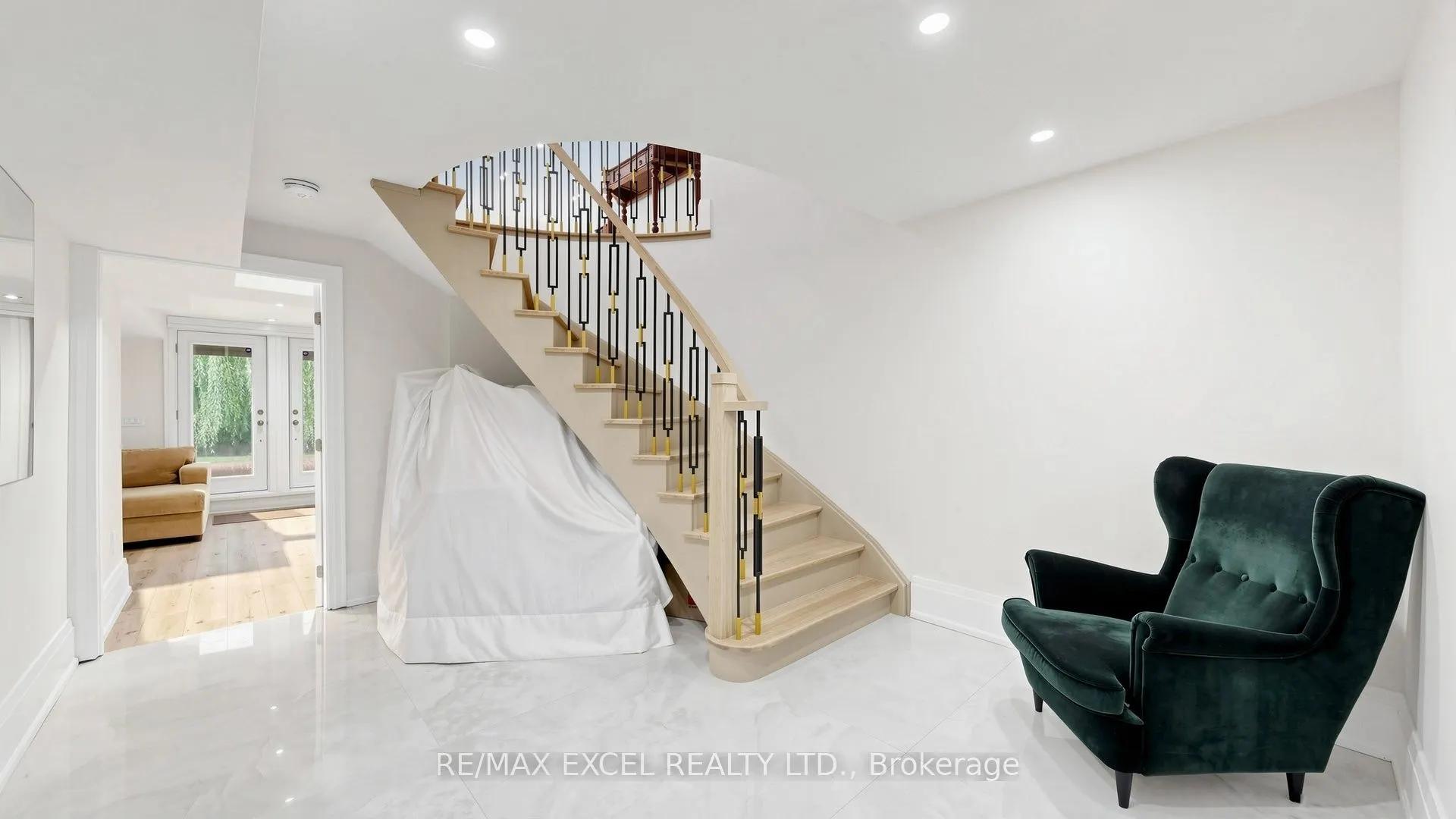2B Trinity Crescent