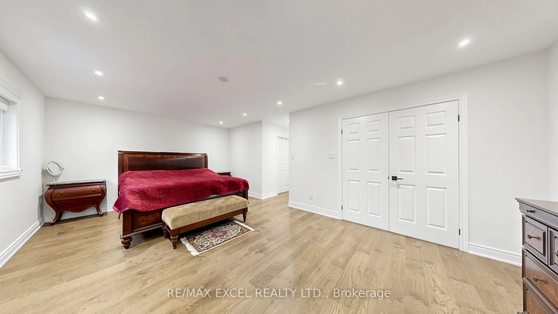 2B Trinity Crescent