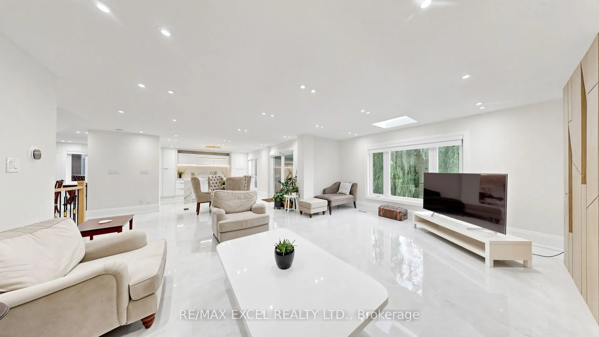 2B Trinity Crescent