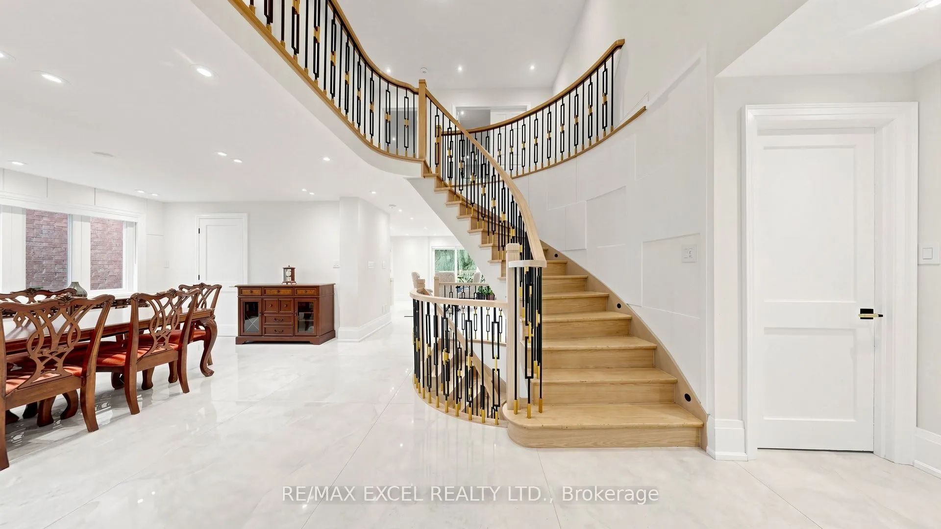 2B Trinity Crescent