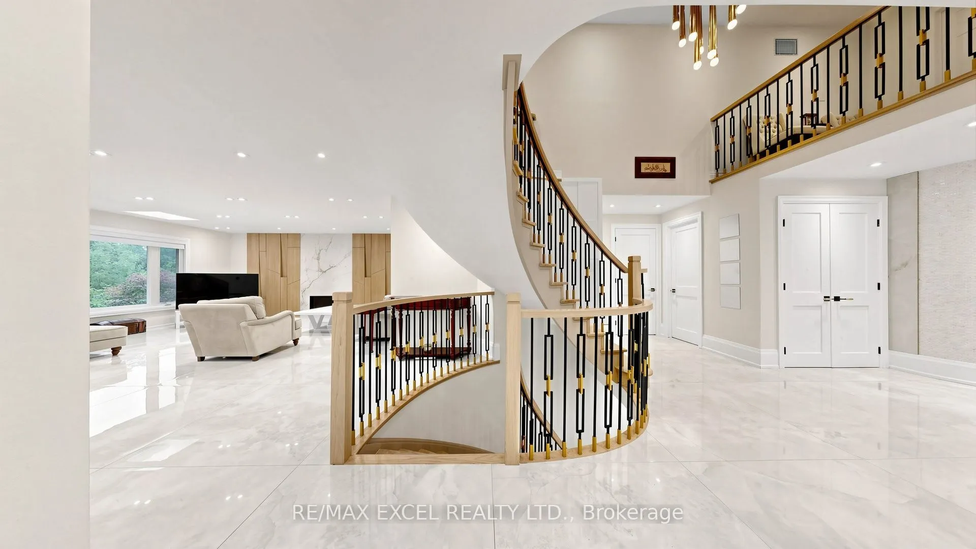 2B Trinity Crescent