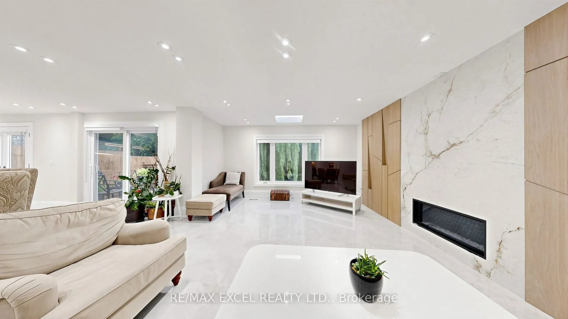 2B Trinity Crescent