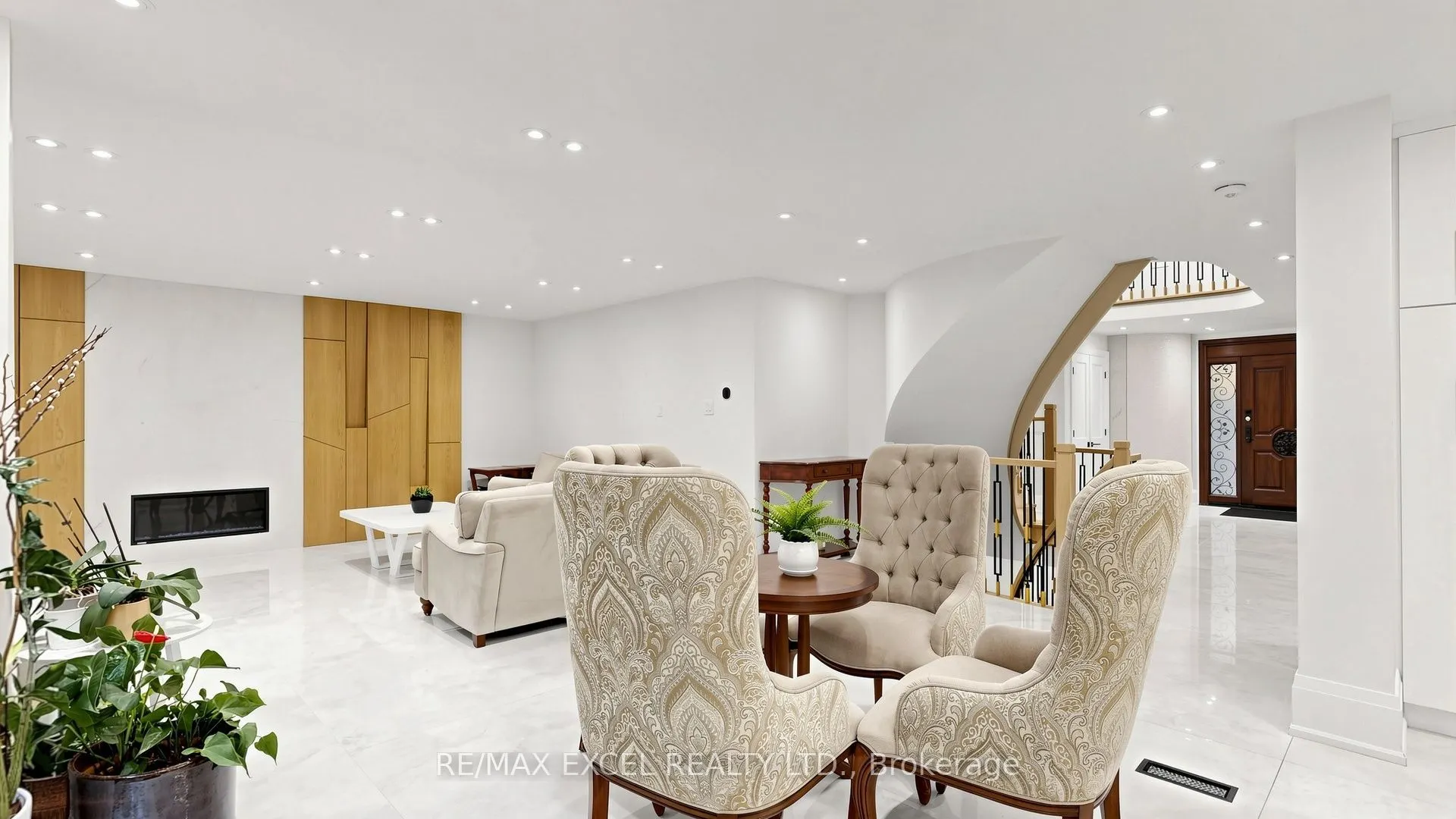 2B Trinity Crescent