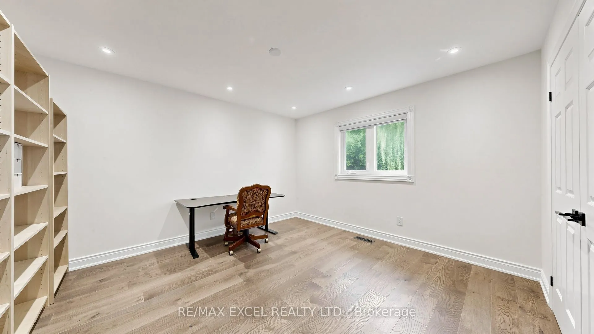 2B Trinity Crescent