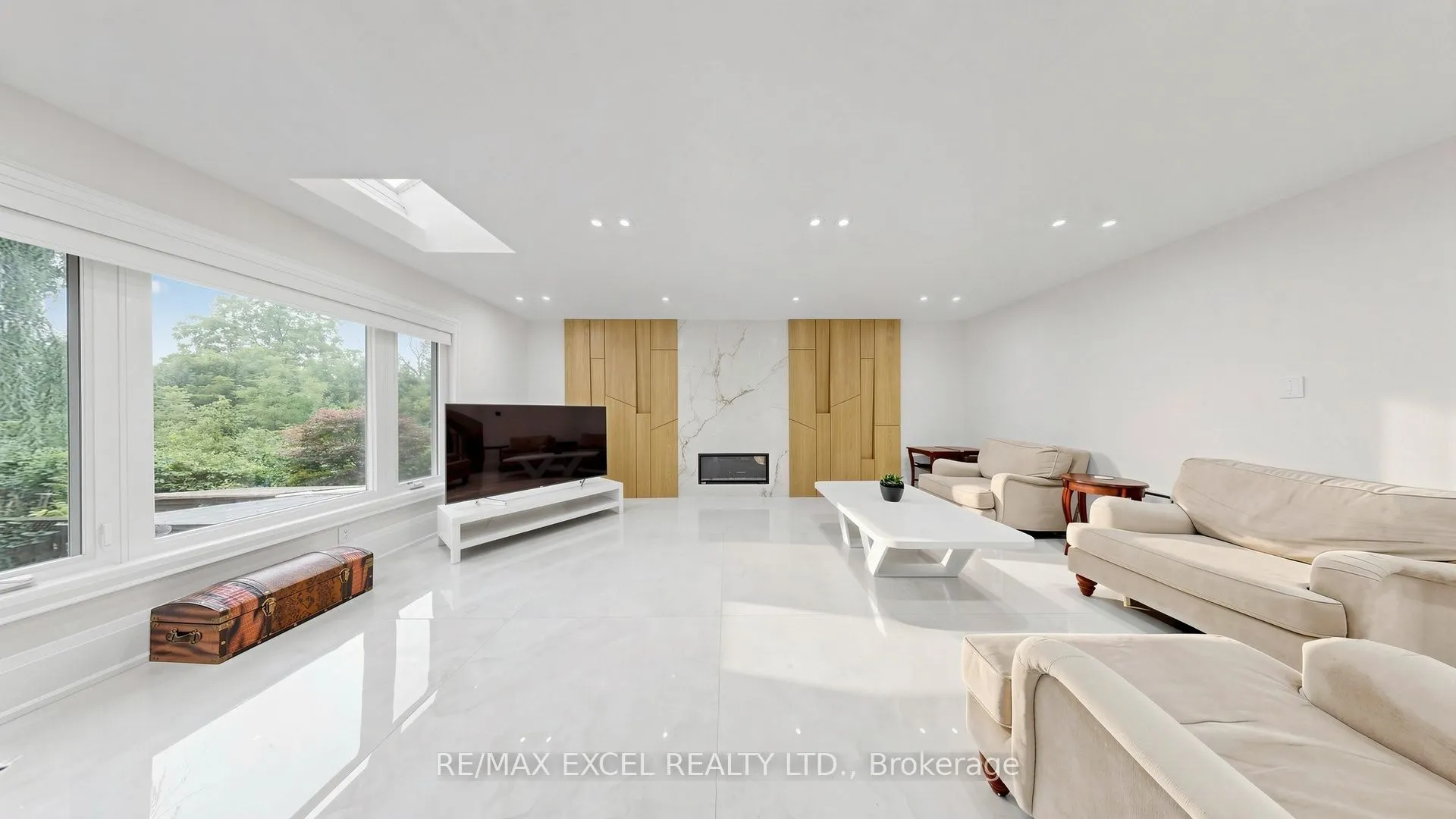 2B Trinity Crescent