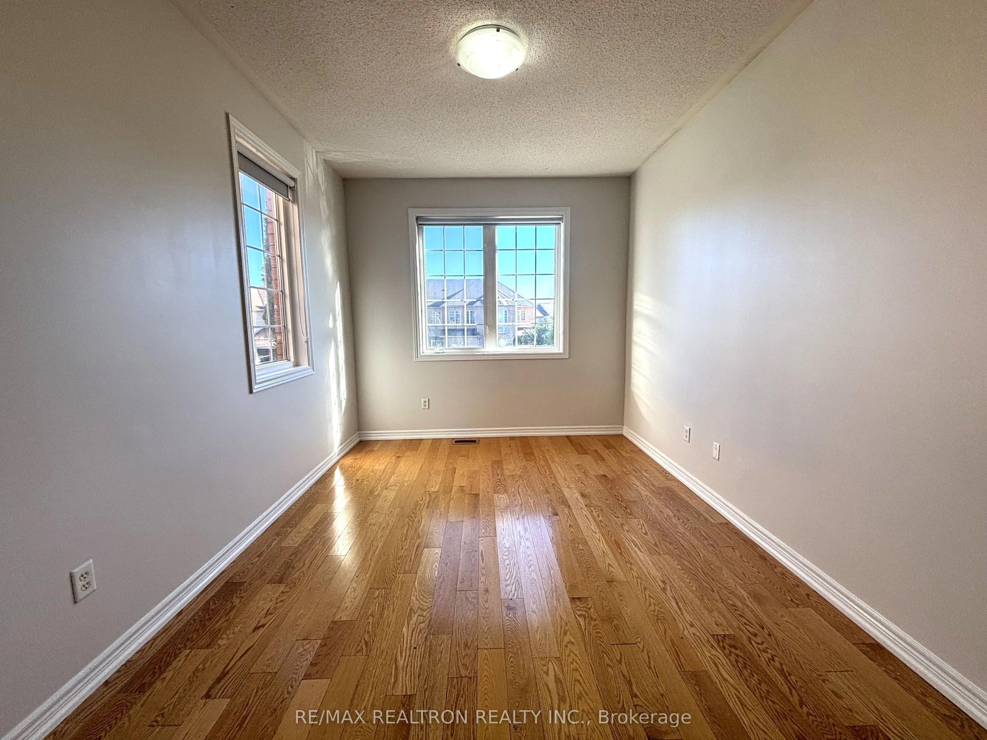 30 Venture Avenue