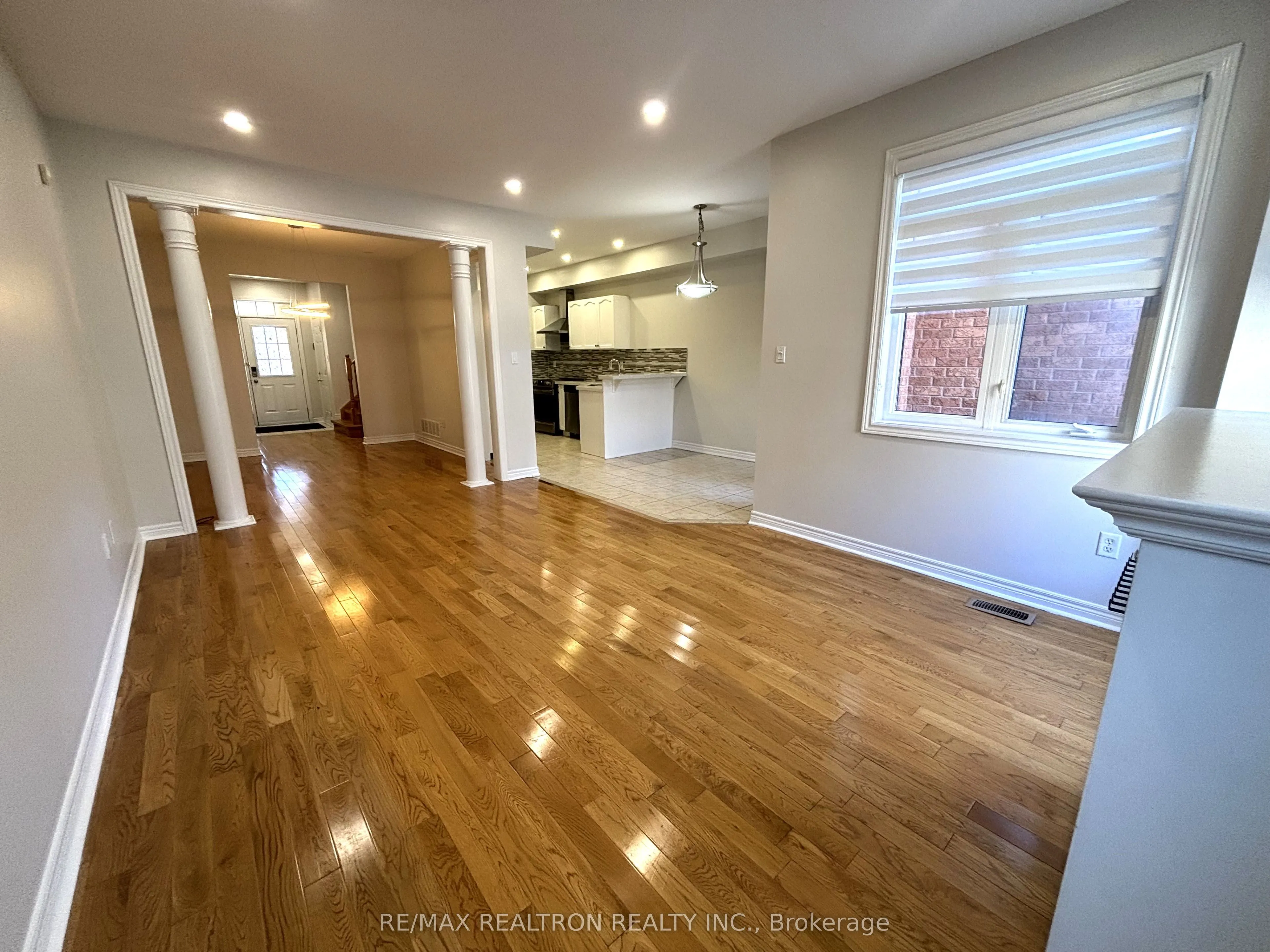 30 Venture Avenue