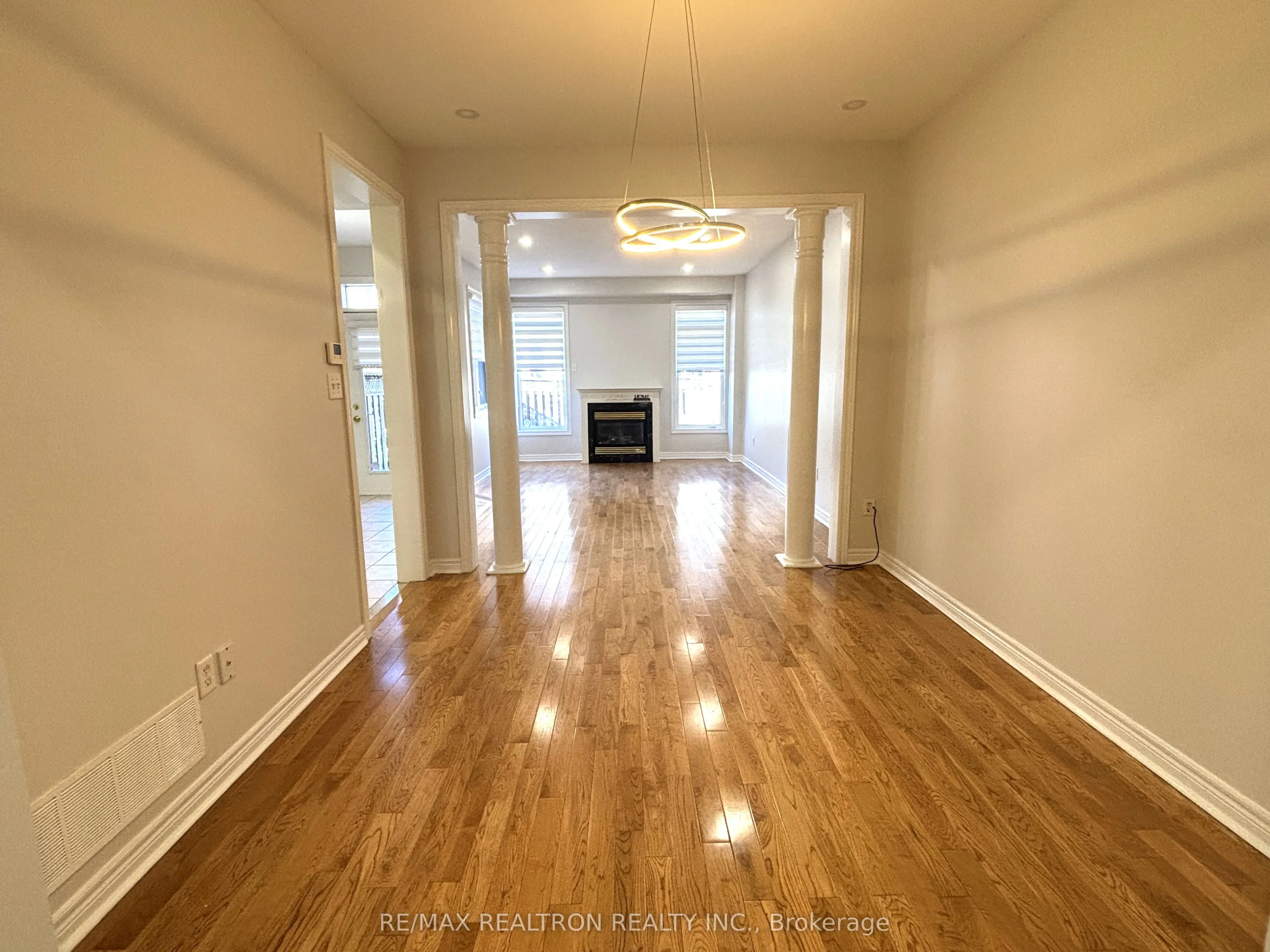 30 Venture Avenue