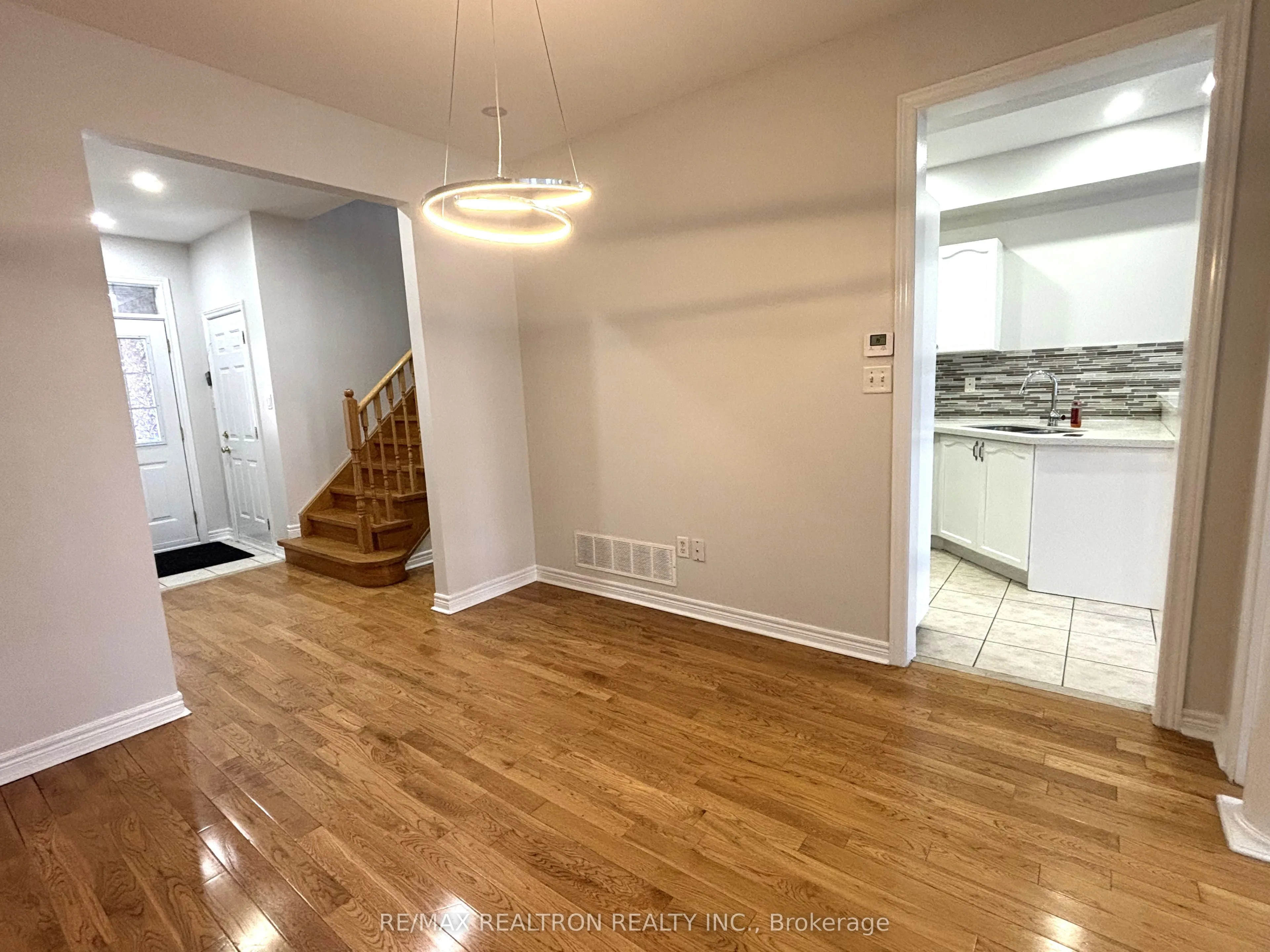 30 Venture Avenue
