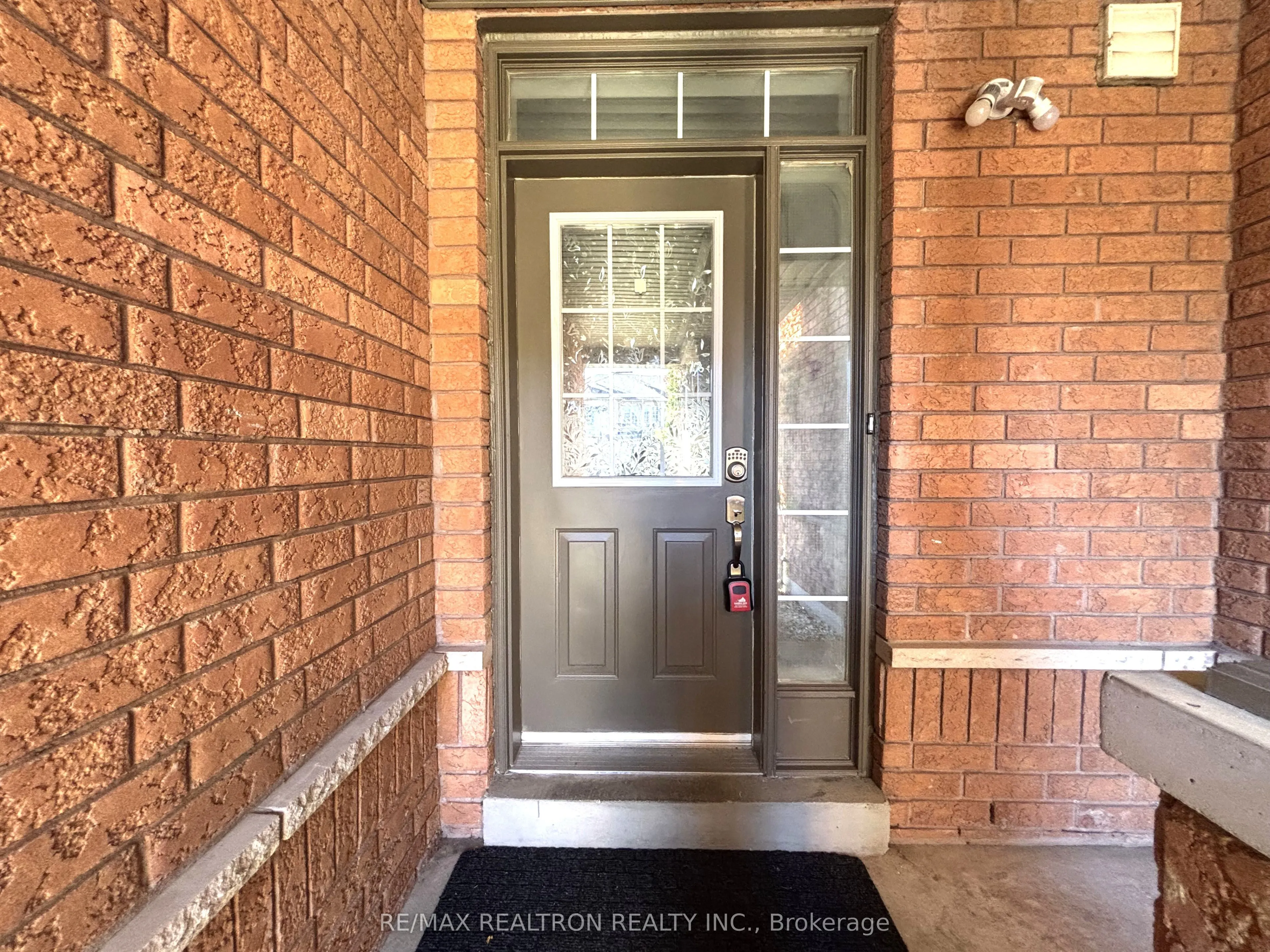 30 Venture Avenue