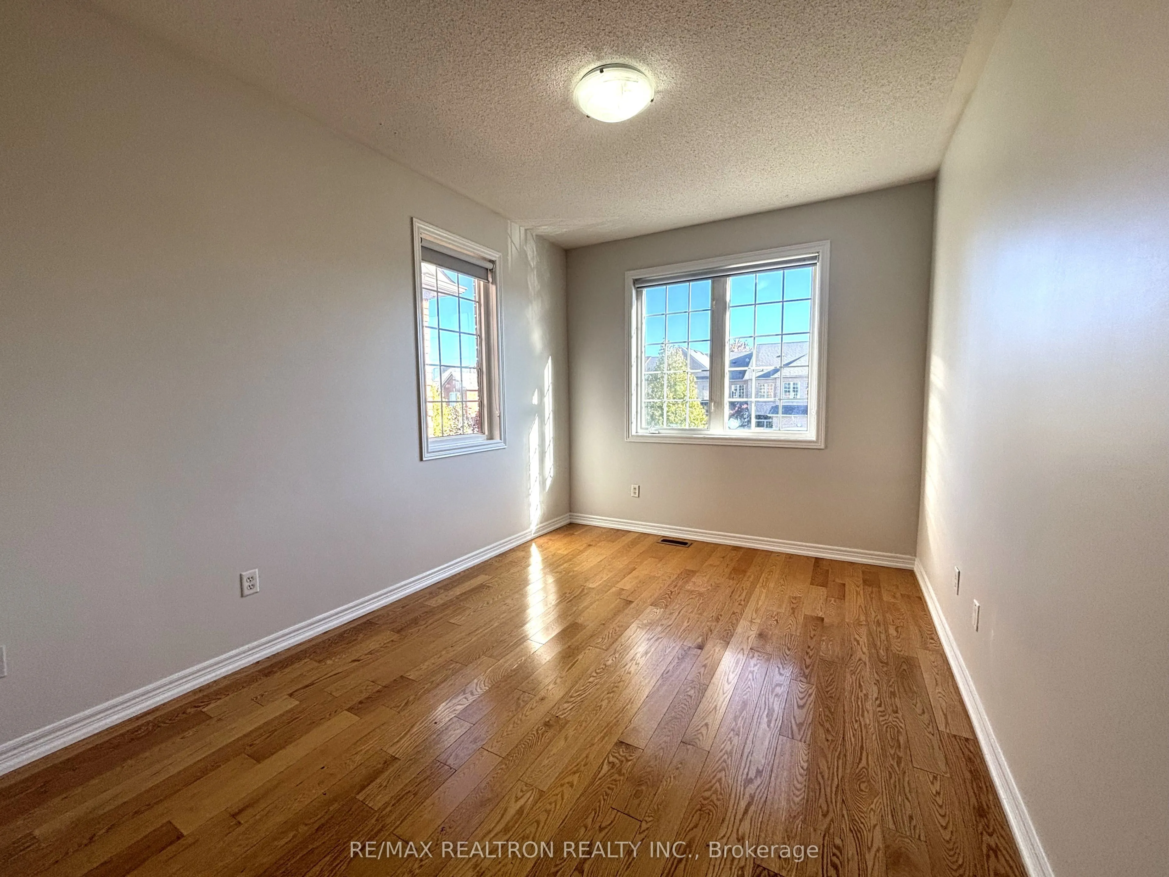 30 Venture Avenue
