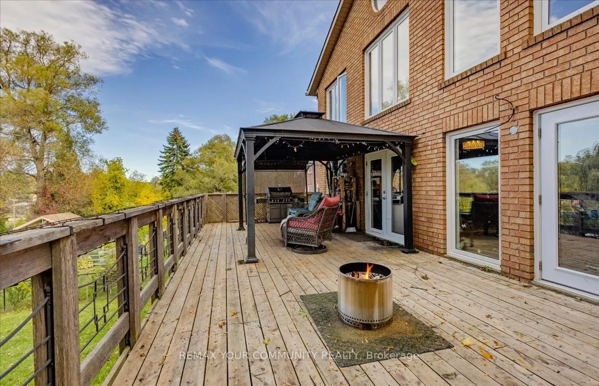 76 Riverglen Drive
