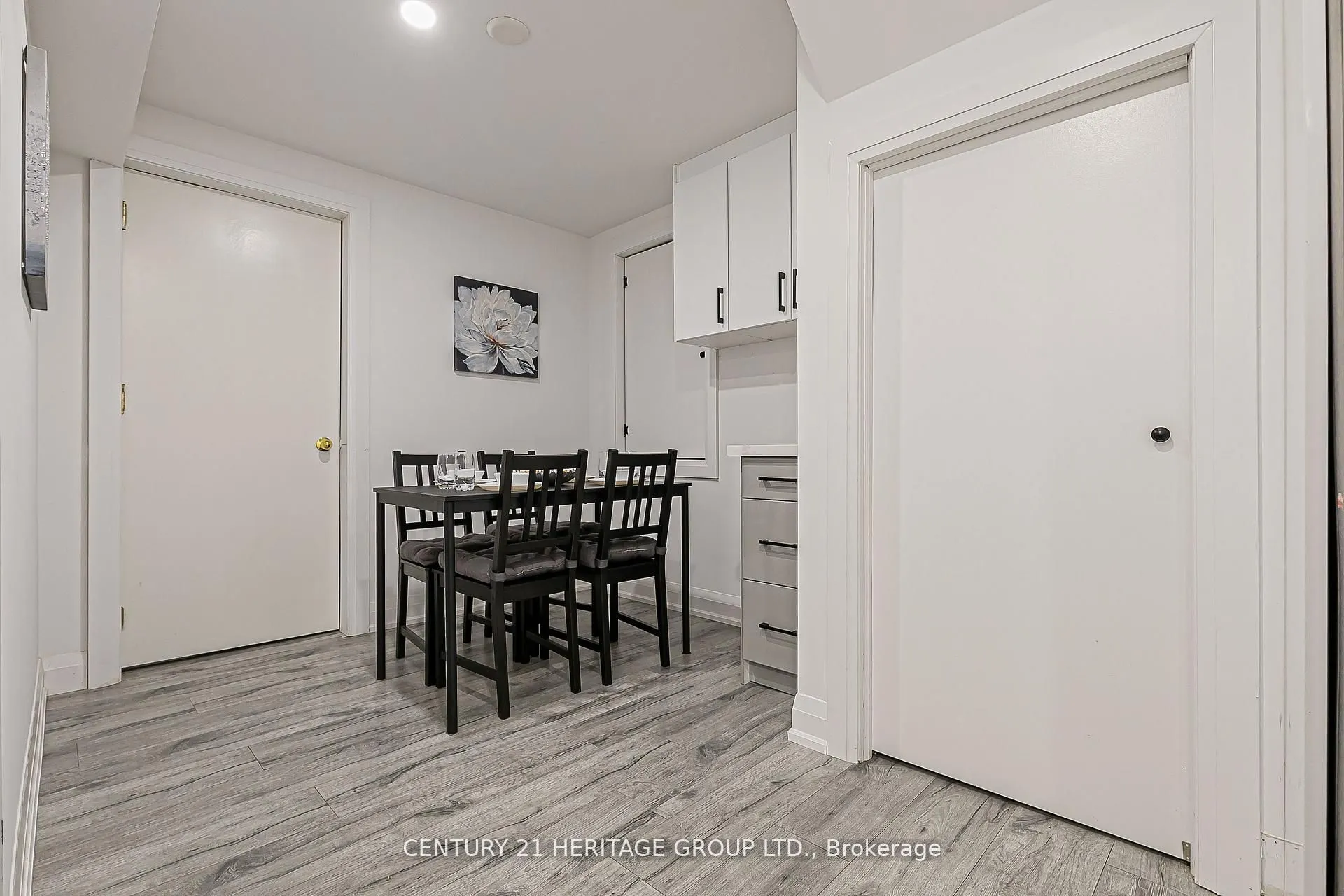29 Eminence Road