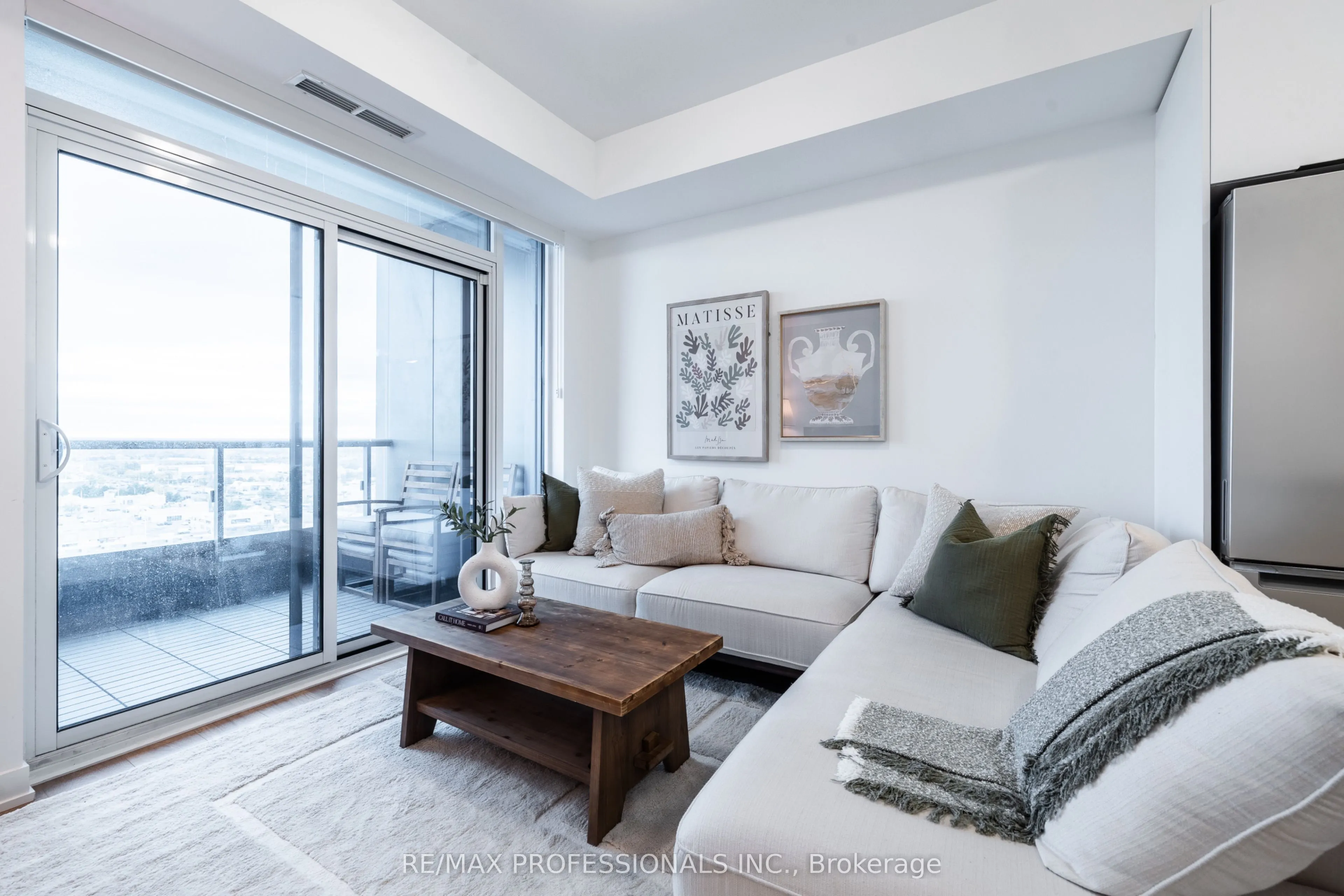 10 Abeja Street #1421