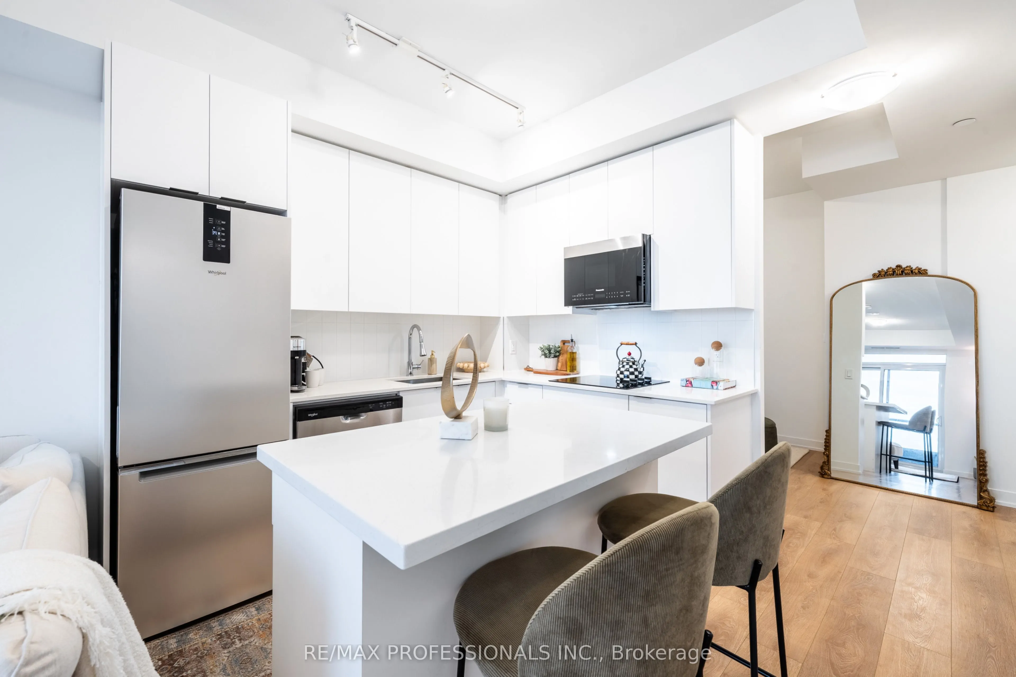 10 Abeja Street #1421