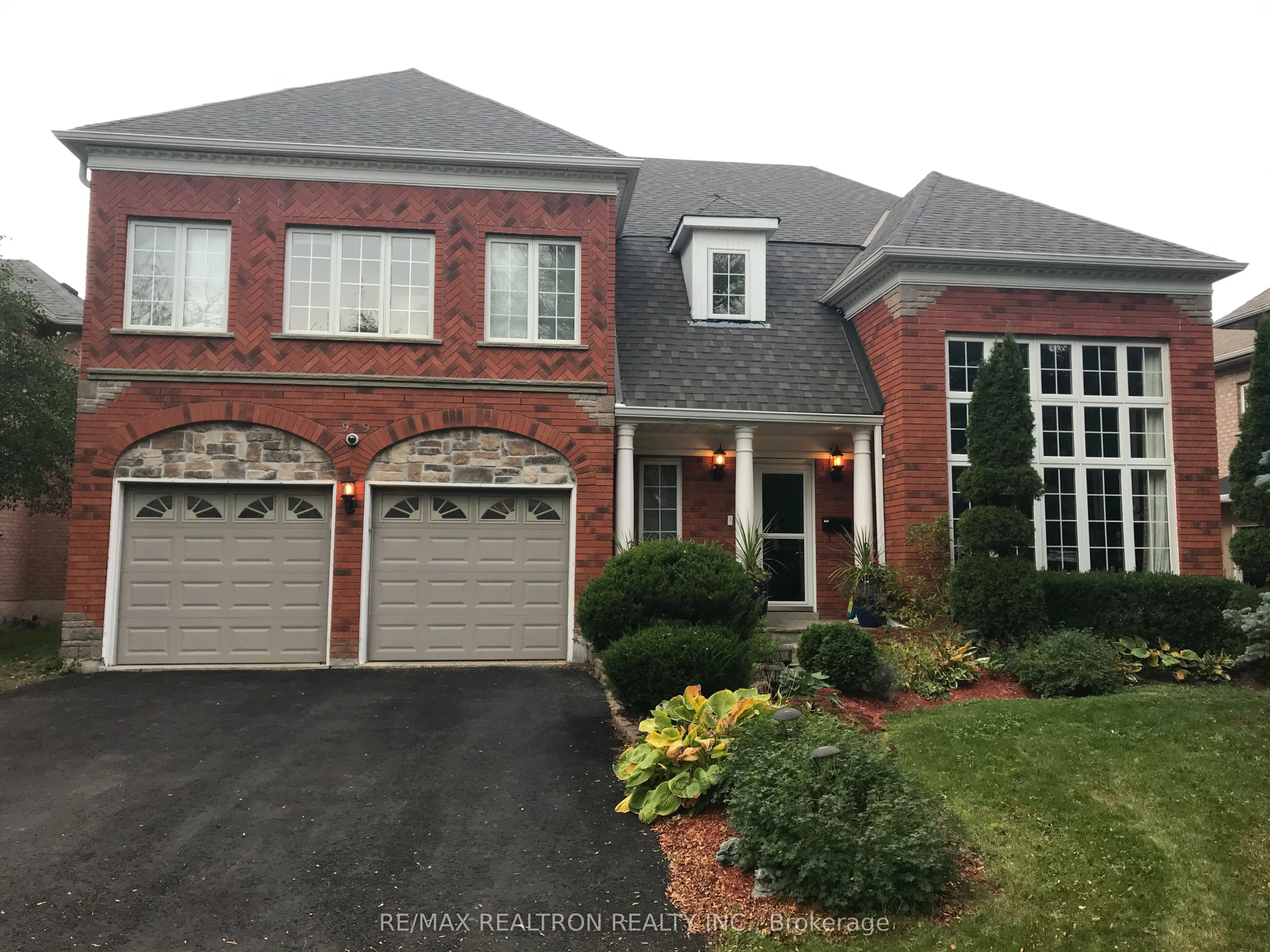 979 Creebridge Crescent