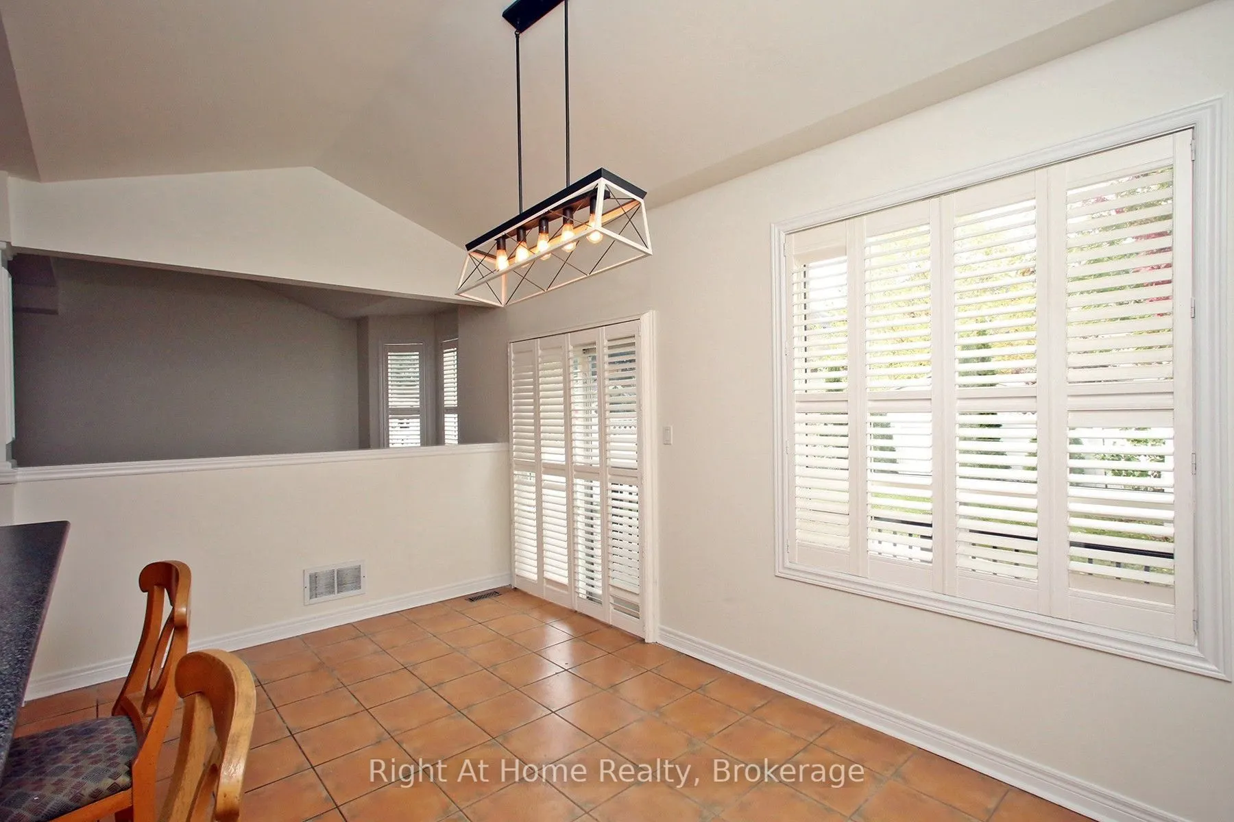 181 Fairlane Crescent #Upper
