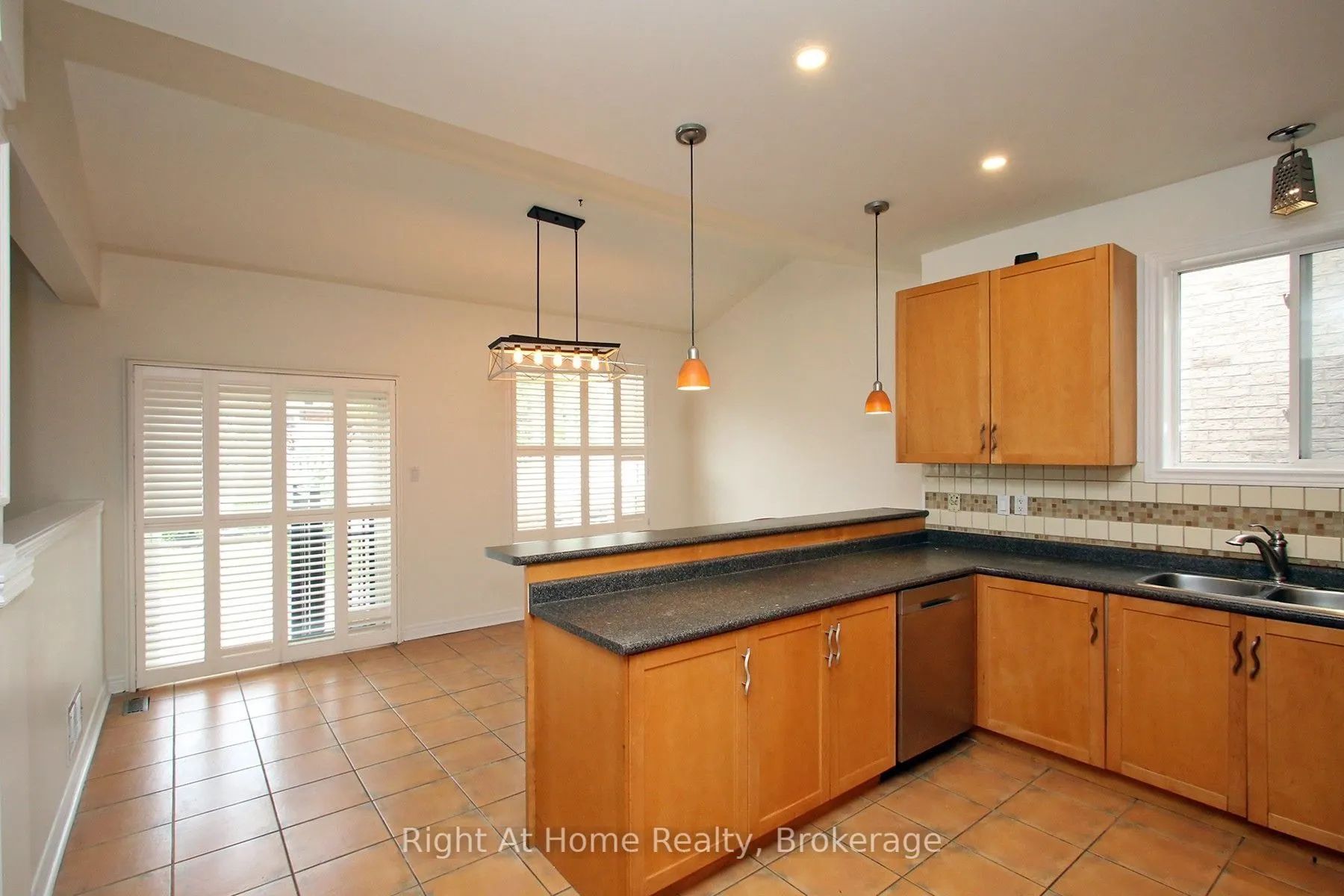 181 Fairlane Crescent #Upper