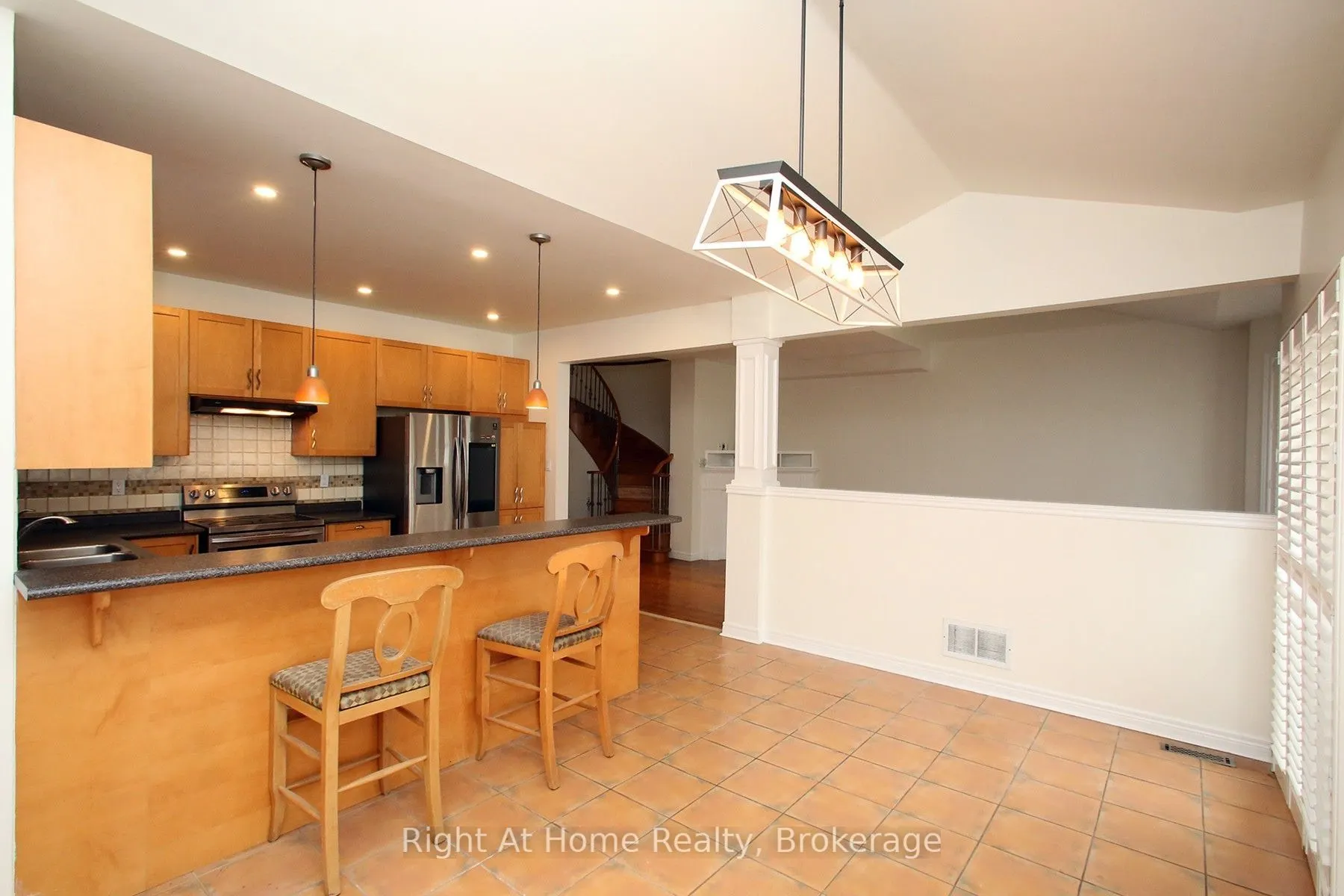 181 Fairlane Crescent #Upper