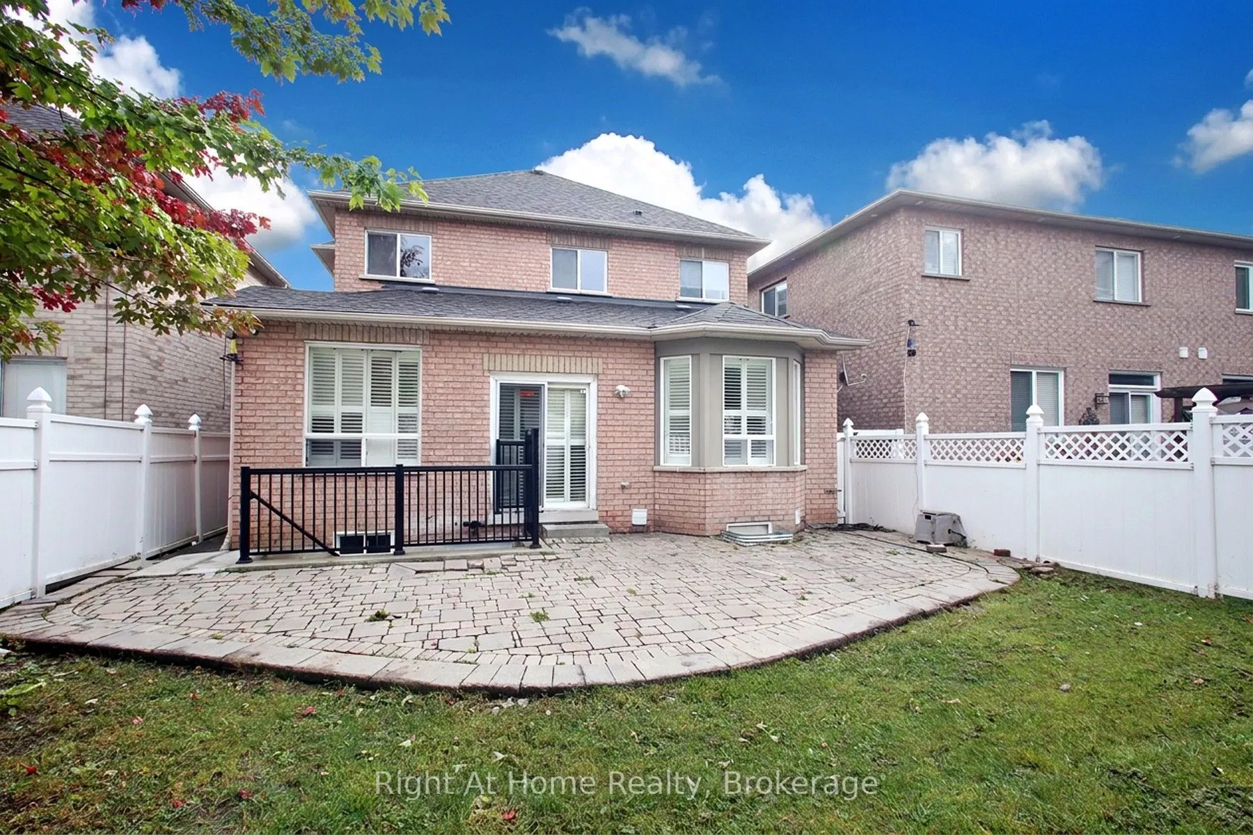 181 Fairlane Crescent #Upper