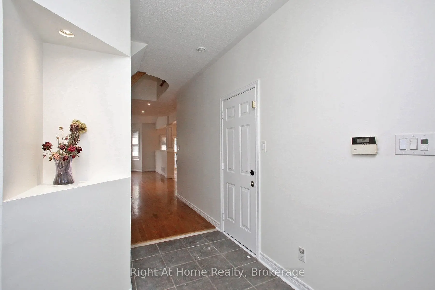 181 Fairlane Crescent #Upper