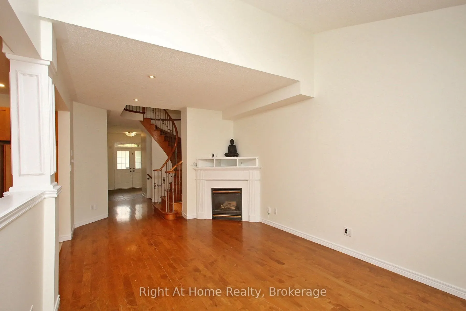 181 Fairlane Crescent #Upper