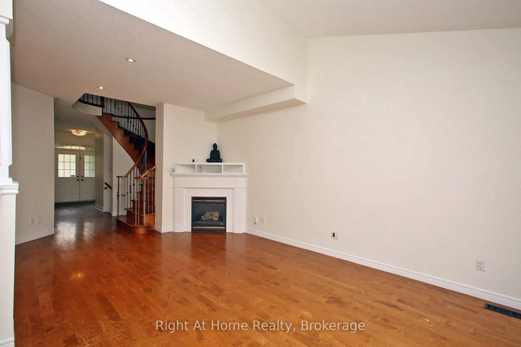 181 Fairlane Crescent #Upper