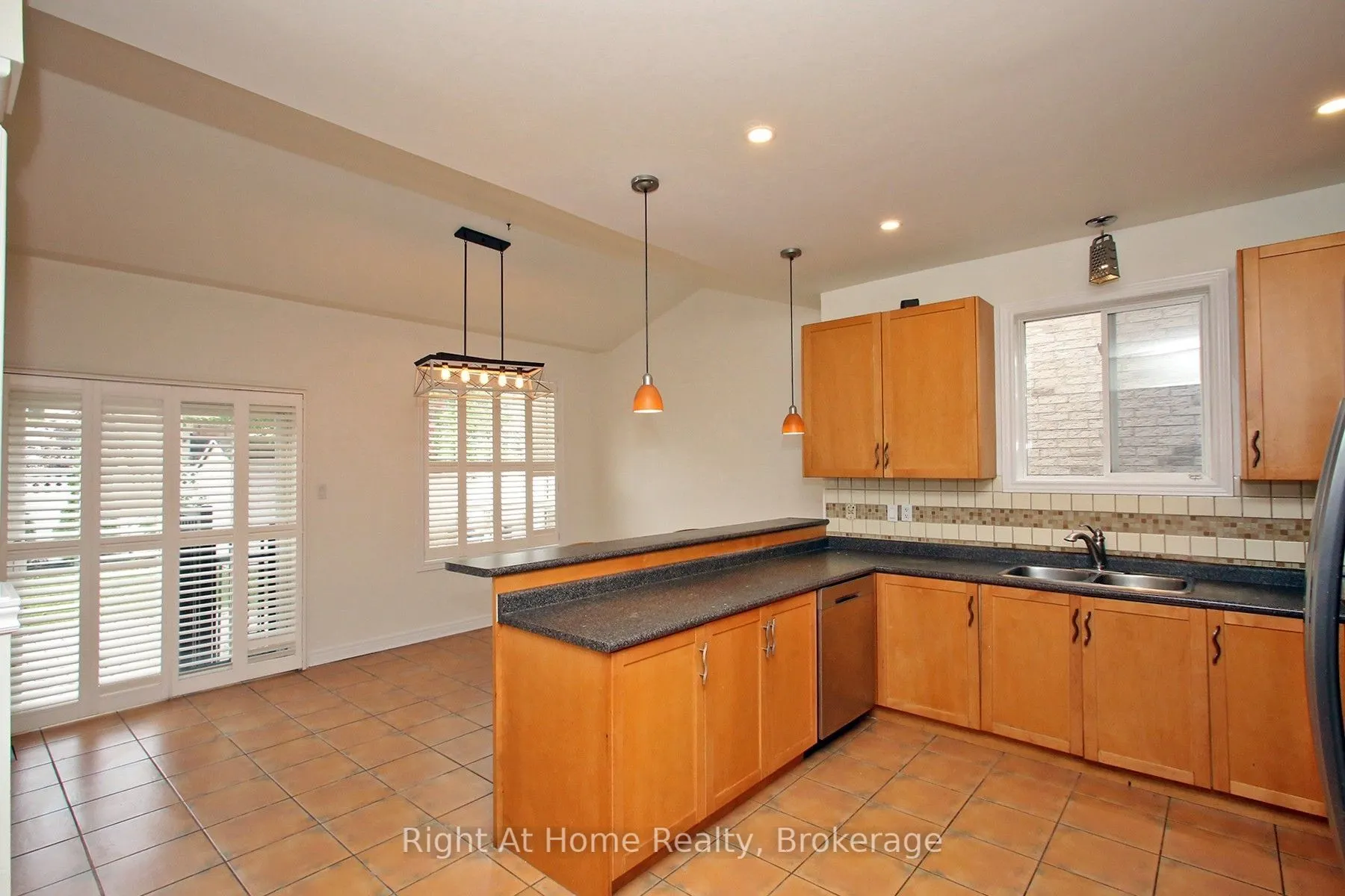 181 Fairlane Crescent #Upper