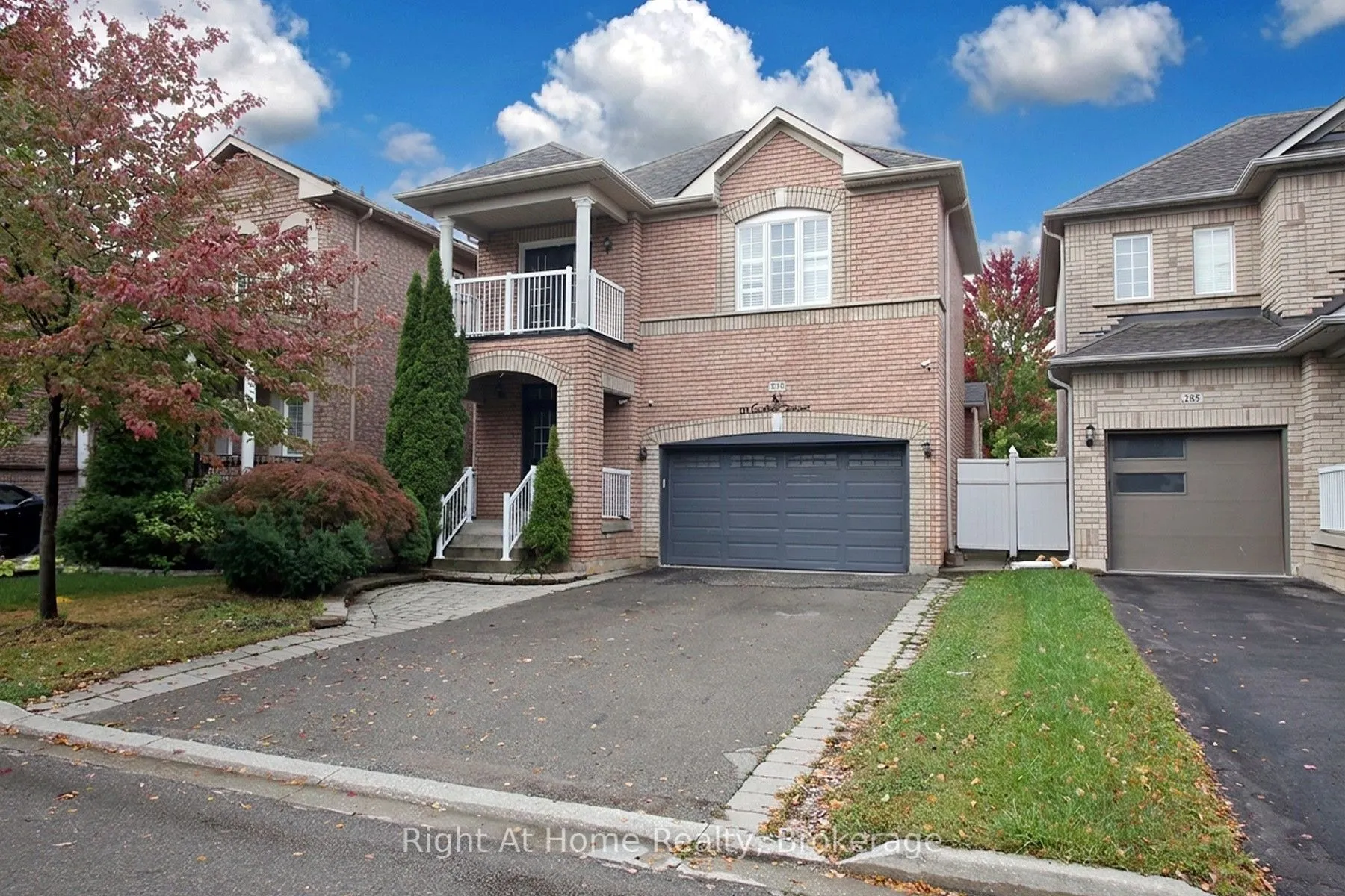 181 Fairlane Crescent #Upper