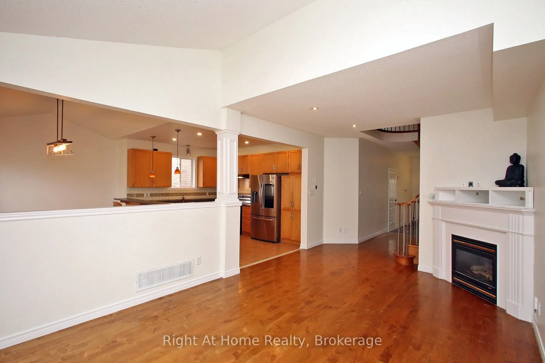 181 Fairlane Crescent #Upper