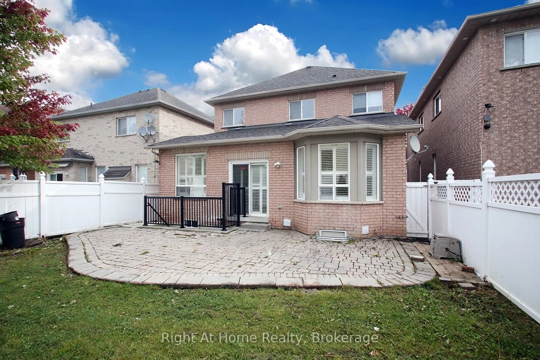 181 Fairlane Crescent #Upper